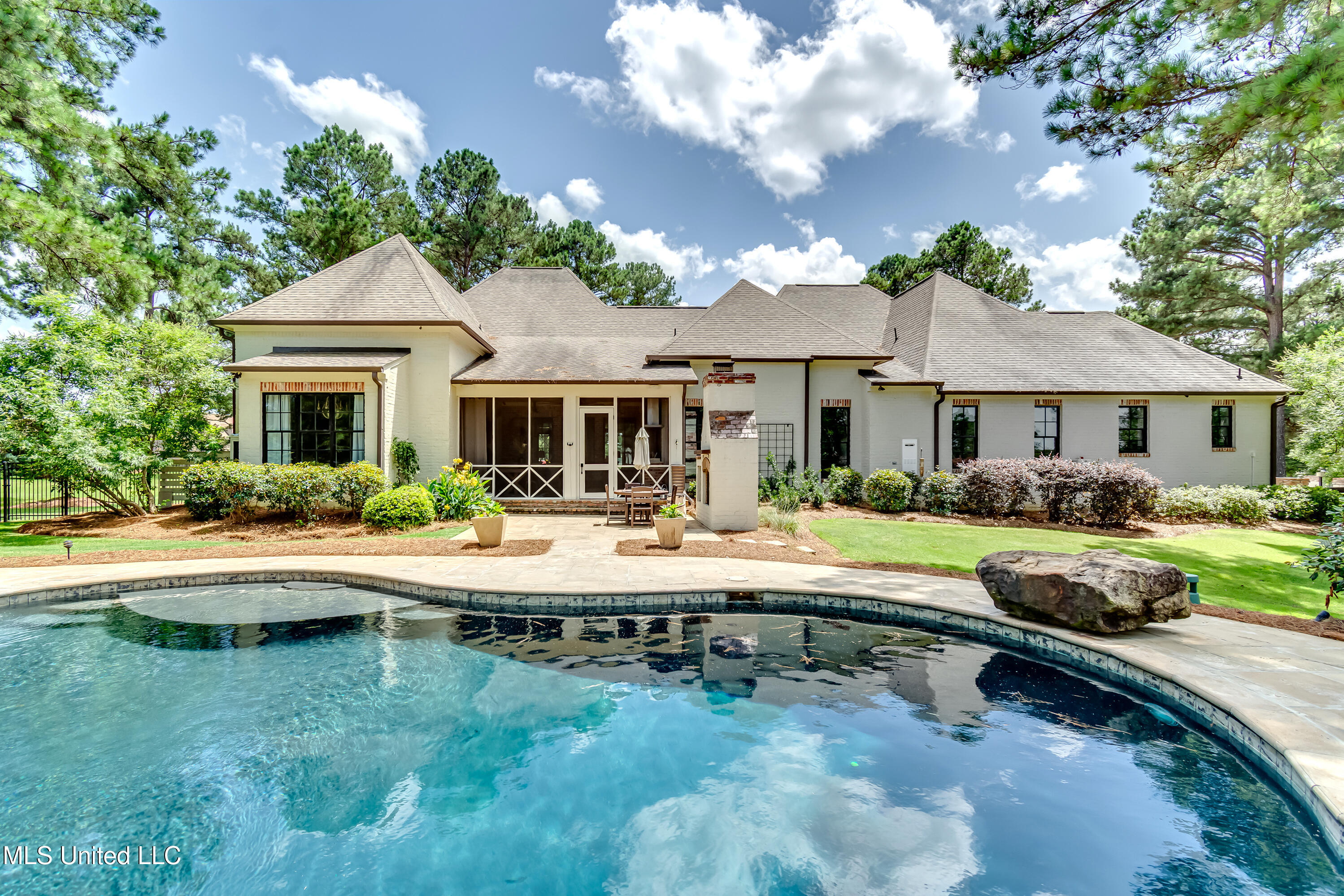 Madison, Mississippi 39110, United States, 5 Bedrooms Bedrooms, ,5 BathroomsBathrooms,Residential,Active,165052