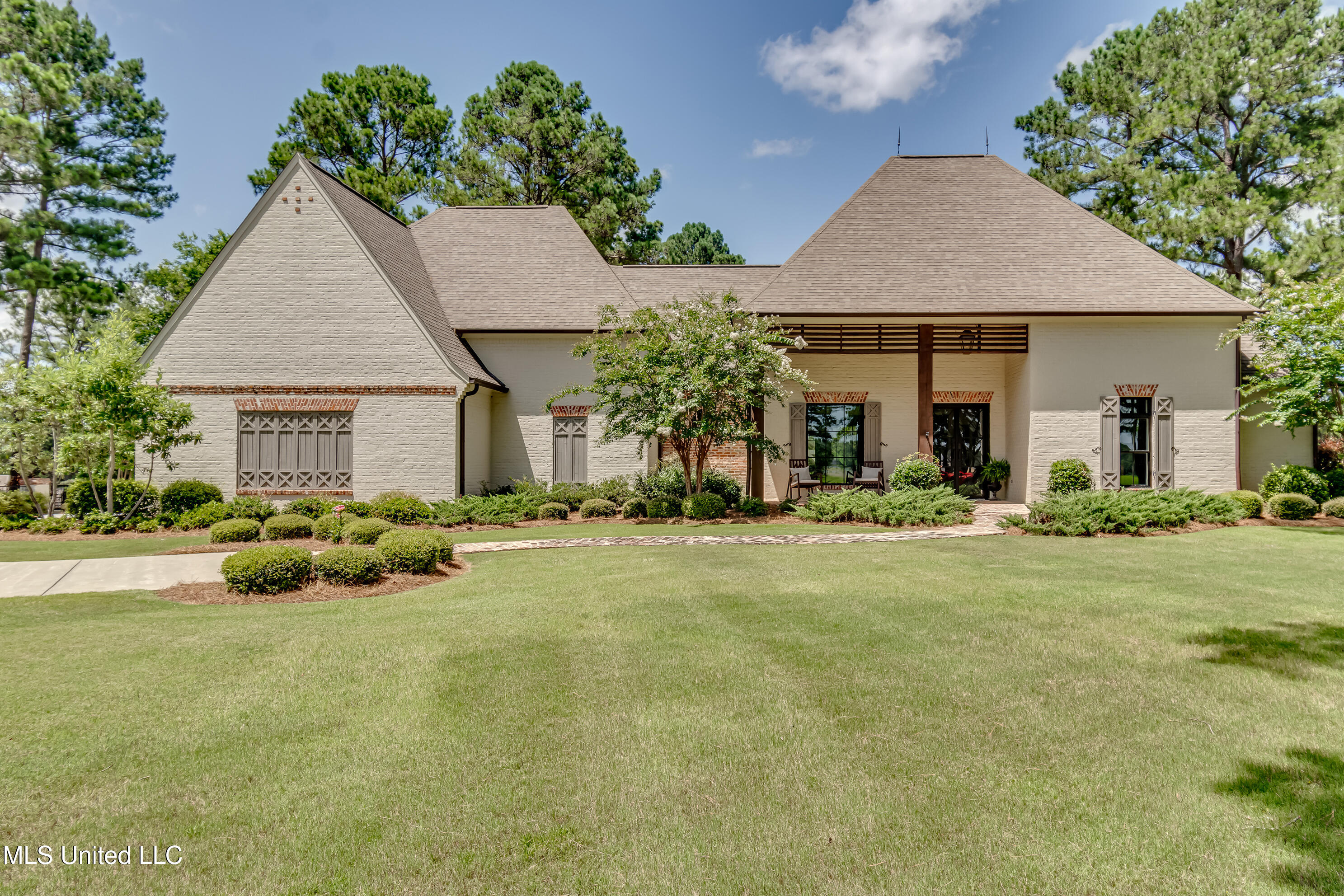 Madison, Mississippi 39110, United States, 5 Bedrooms Bedrooms, ,5 BathroomsBathrooms,Residential,Active,165052