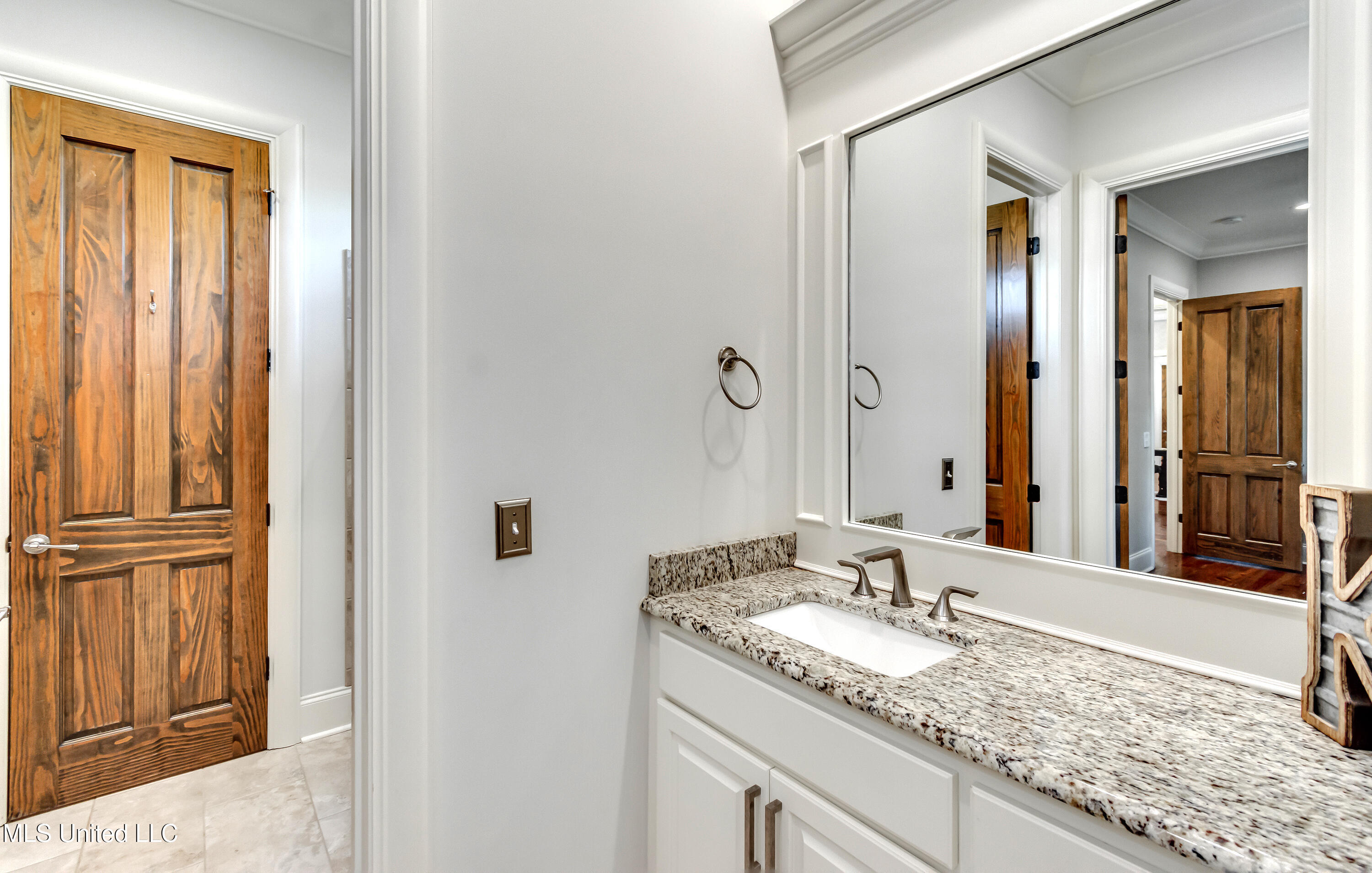 Madison, Mississippi 39110, United States, 5 Bedrooms Bedrooms, ,5 BathroomsBathrooms,Residential,Active,165052