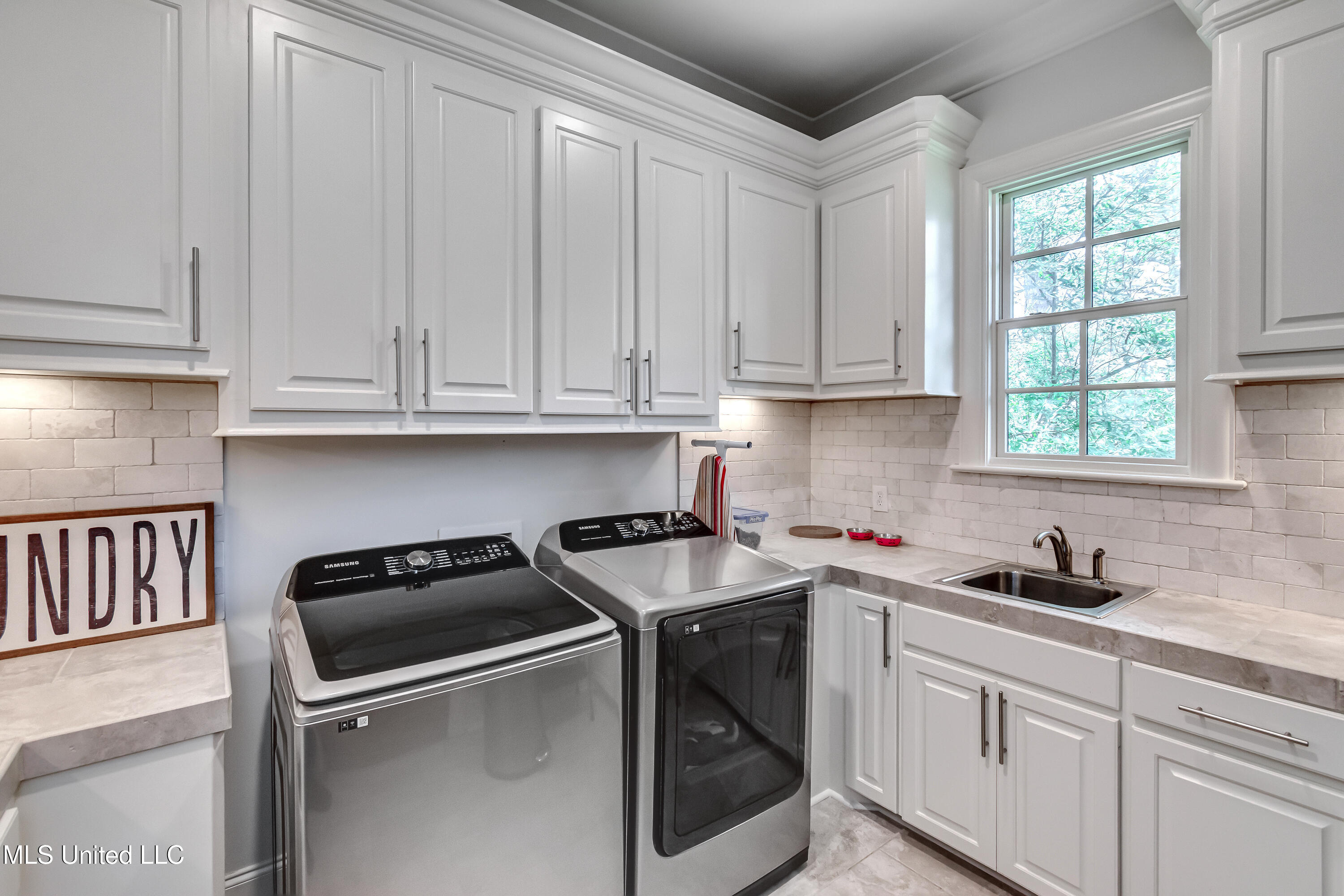 Madison, Mississippi 39110, United States, 5 Bedrooms Bedrooms, ,5 BathroomsBathrooms,Residential,Active,165052