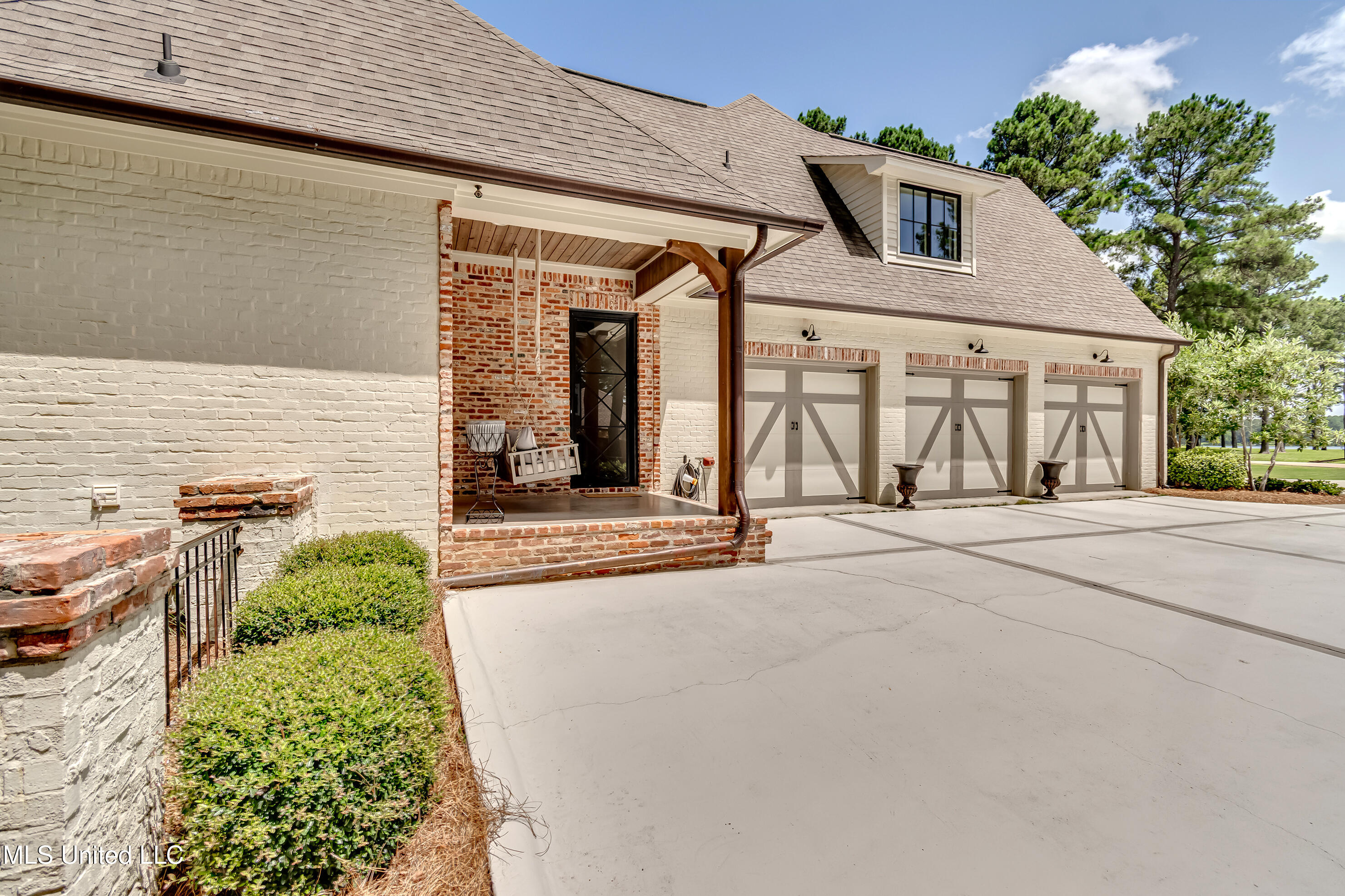 Madison, Mississippi 39110, United States, 5 Bedrooms Bedrooms, ,5 BathroomsBathrooms,Residential,Active,165052