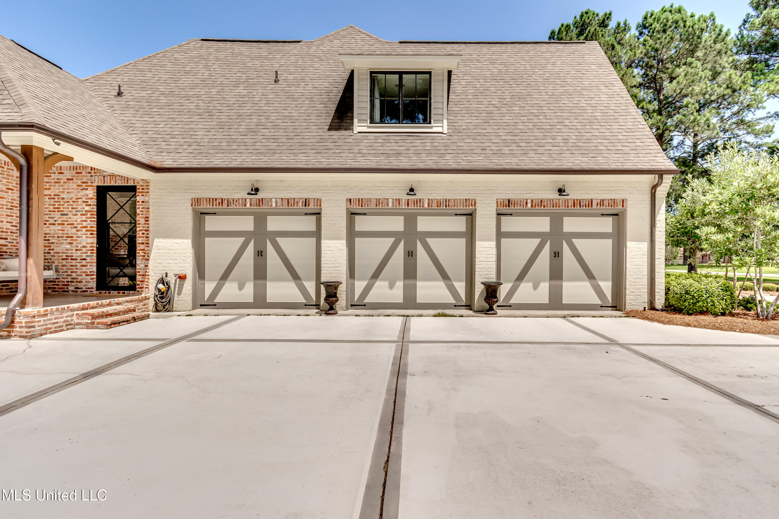 Madison, Mississippi 39110, United States, 5 Bedrooms Bedrooms, ,5 BathroomsBathrooms,Residential,Active,165052