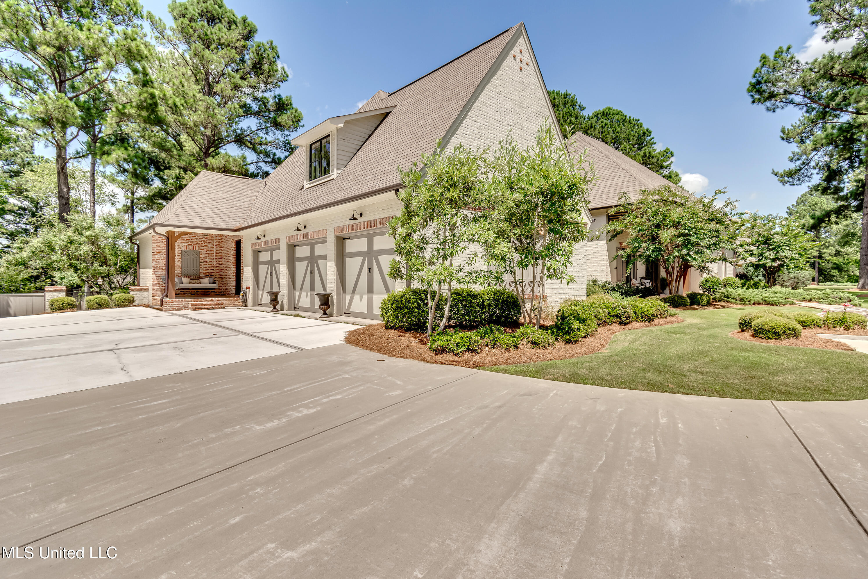 Madison, Mississippi 39110, United States, 5 Bedrooms Bedrooms, ,5 BathroomsBathrooms,Residential,Active,165052