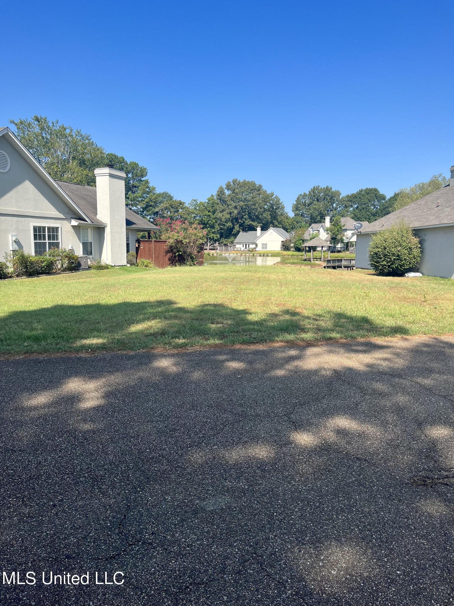 S Shadow Lake Drive, Clinton, Mississippi image 1