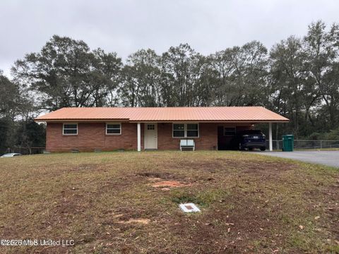 Homes For Sale - 916 E College Avenue<br/> Wiggins, MS 39577