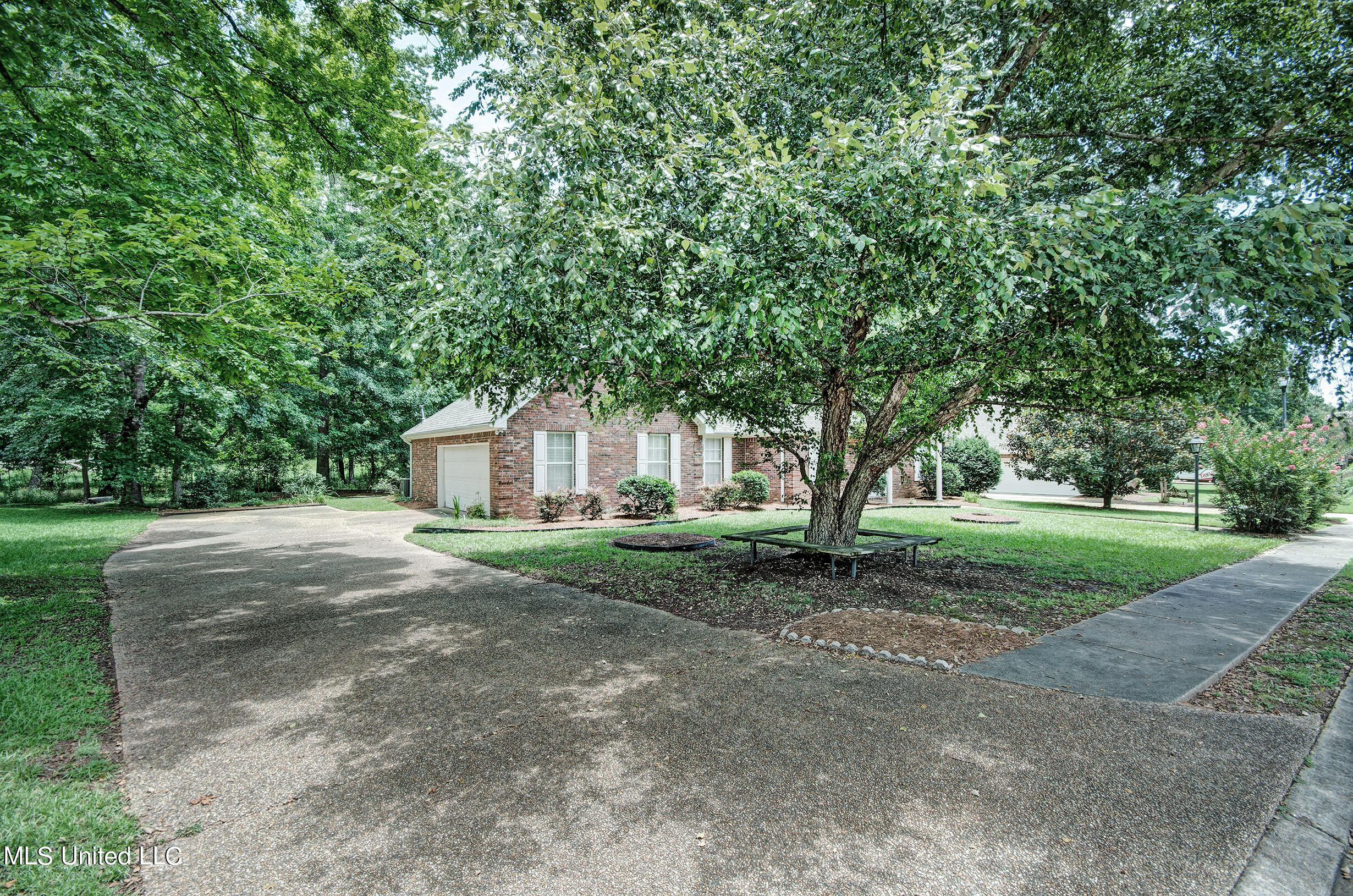 132 Cambridge Cove, Clinton, Mississippi image 1