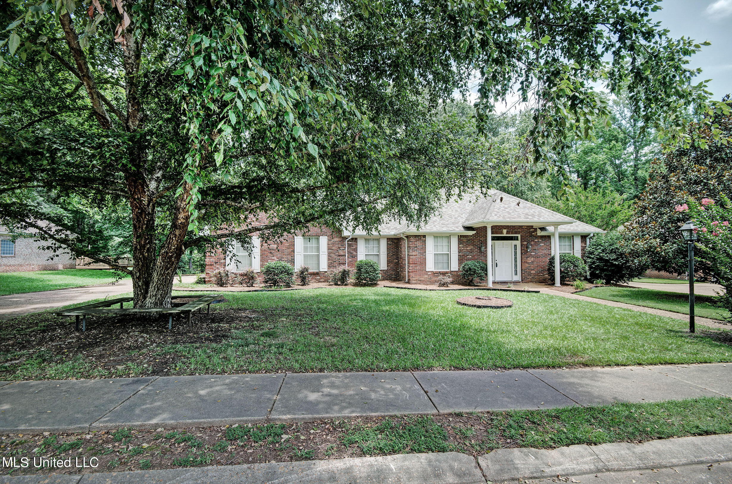 132 Cambridge Cove, Clinton, Mississippi image 2