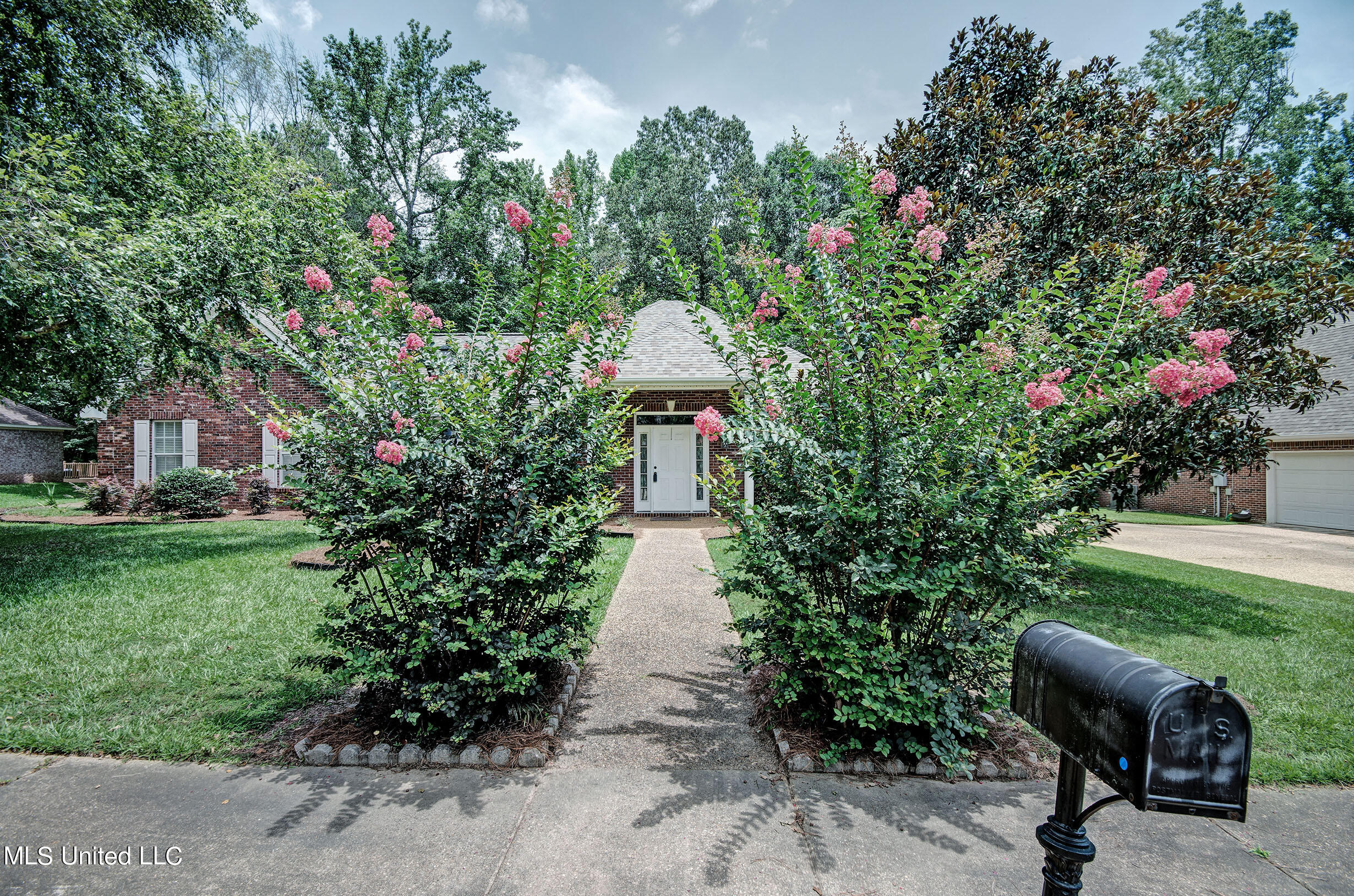 132 Cambridge Cove, Clinton, Mississippi image 3