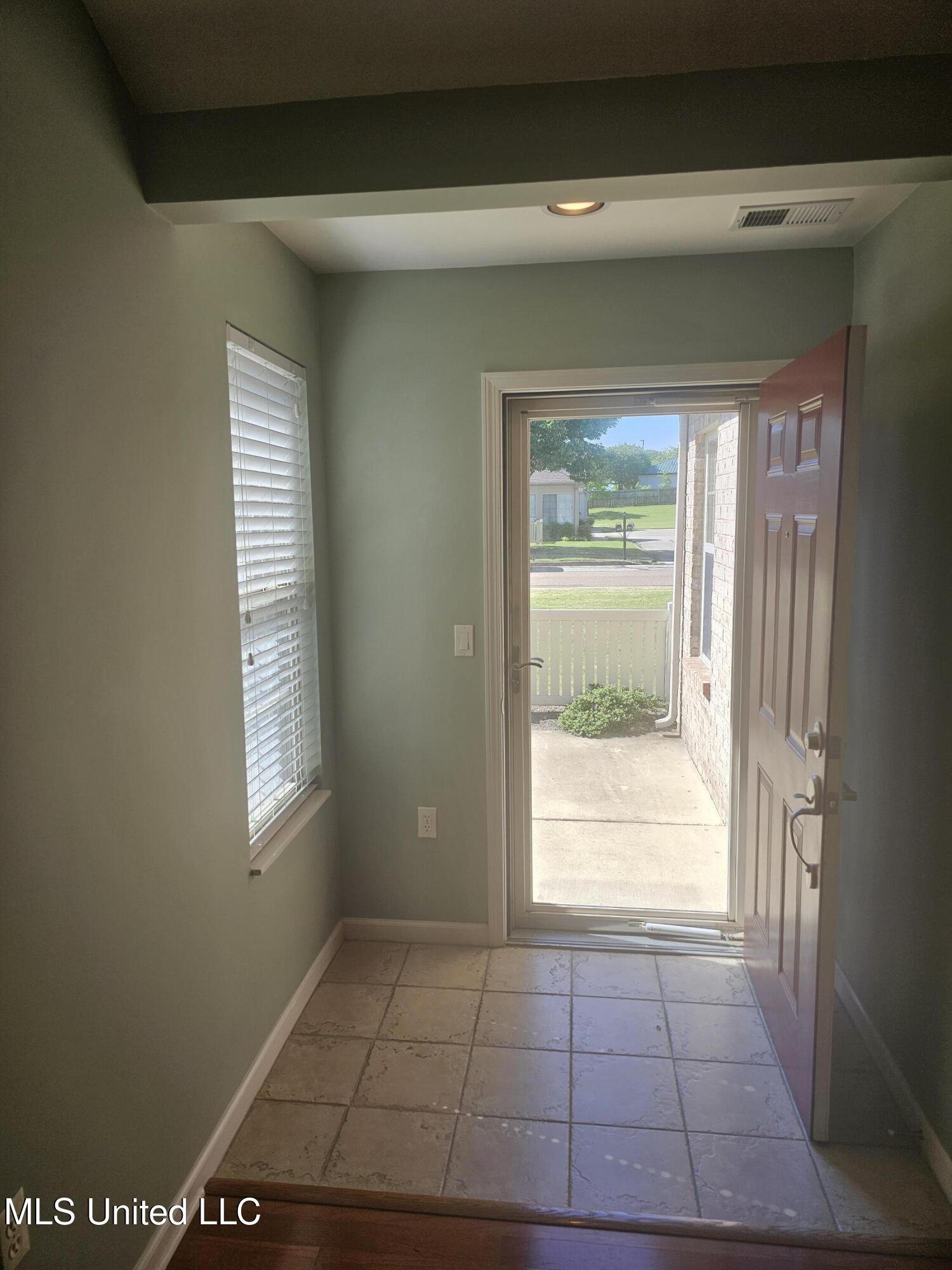 8906 Oak Branch Lane, Olive Branch, Mississippi image 12