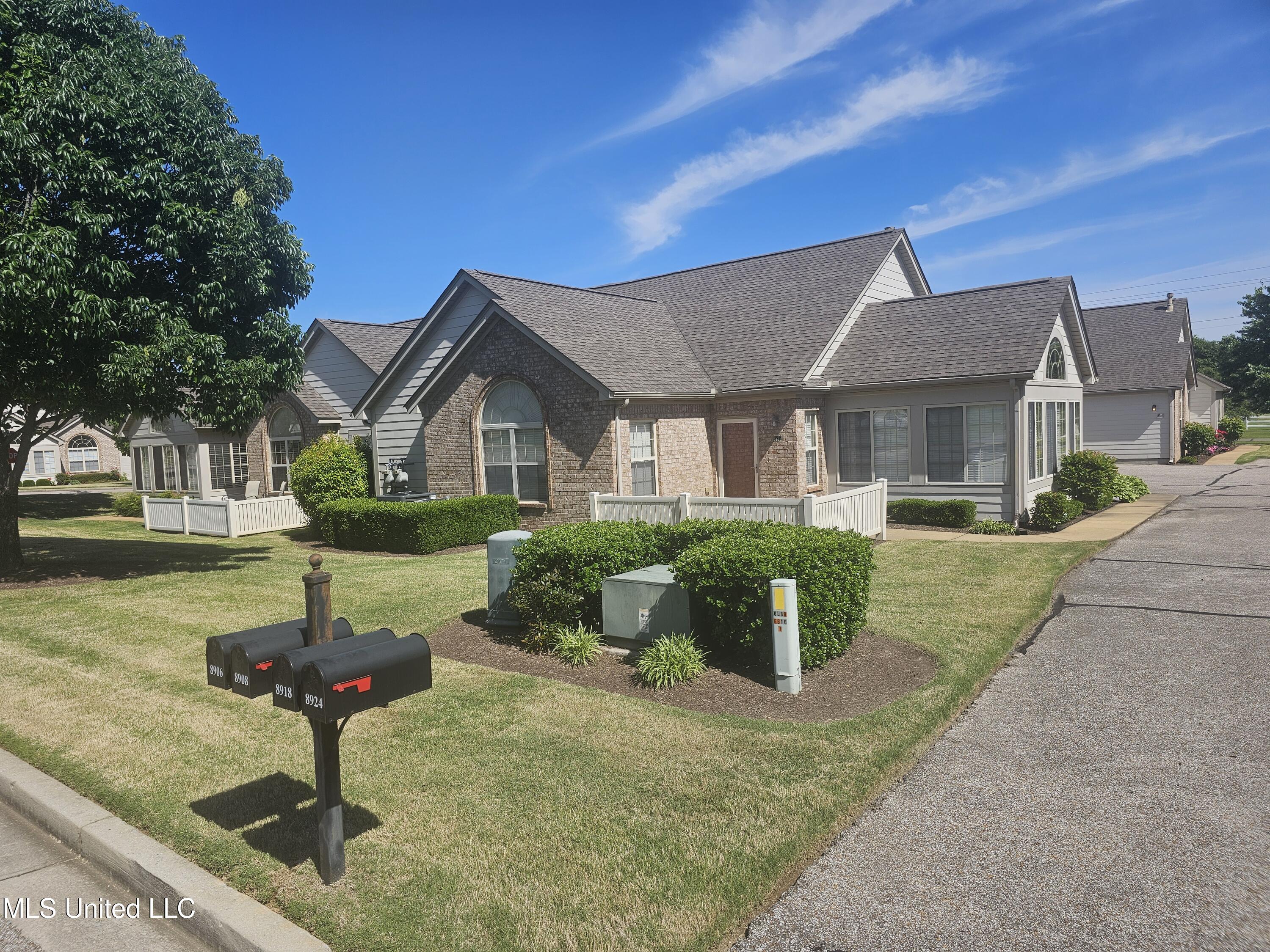8906 Oak Branch Lane, Olive Branch, Mississippi image 1