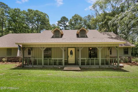 Homes For Sale - 809 Springlake Drive<br/> Terry, MS 39170