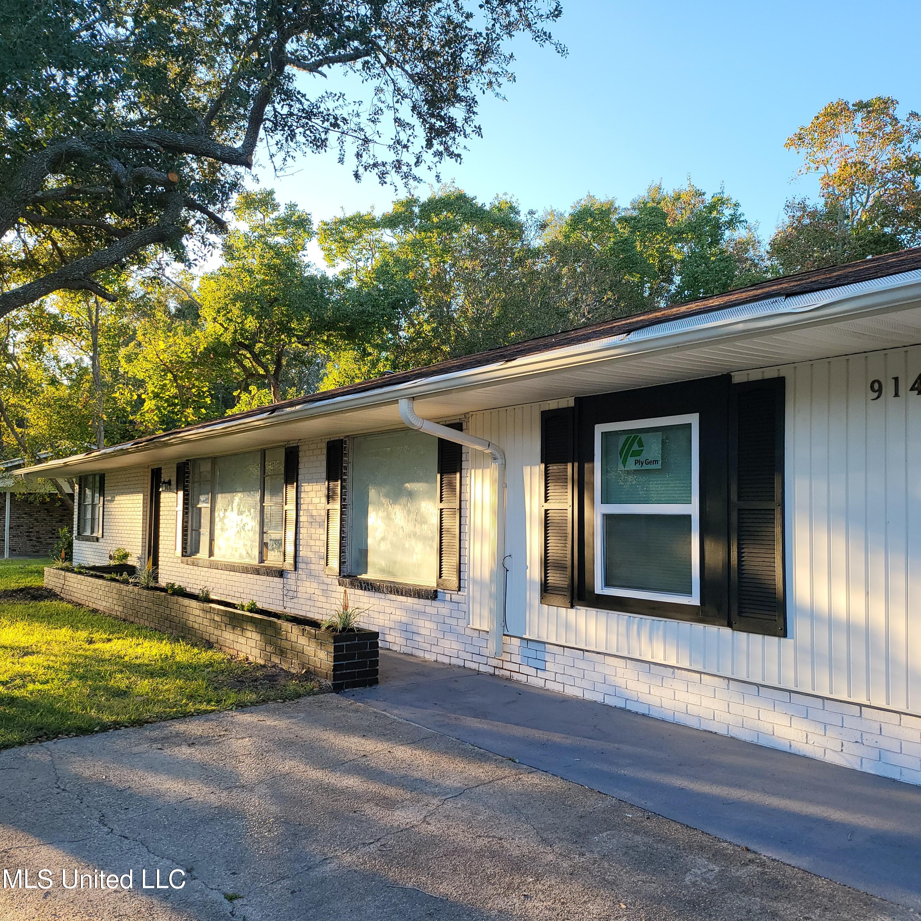 914 Beatrice Drive, Long Beach, Mississippi image 1