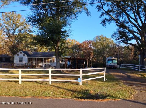 Homes For Sale - 144 Plummer Circle<br/> Jackson, MS 39212