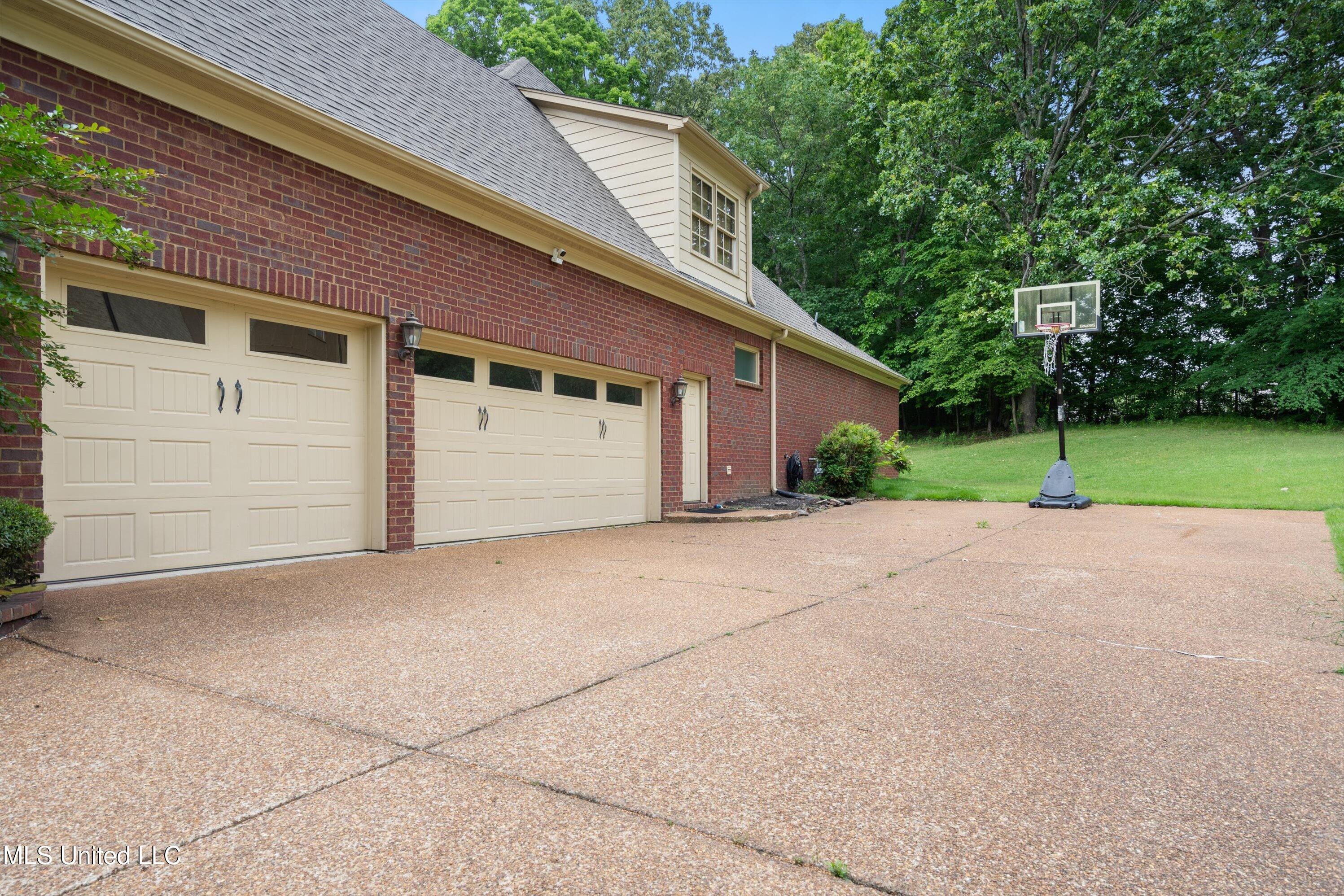 4788 Bon Jour Lane, Nesbit, Mississippi image 4