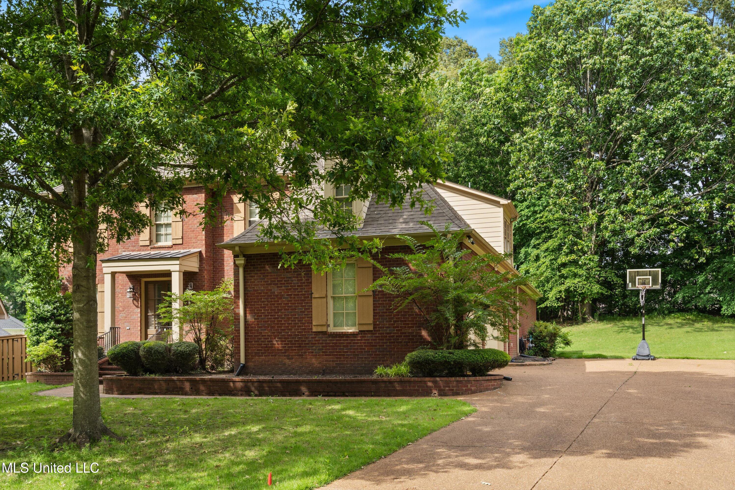 4788 Bon Jour Lane, Nesbit, Mississippi image 3