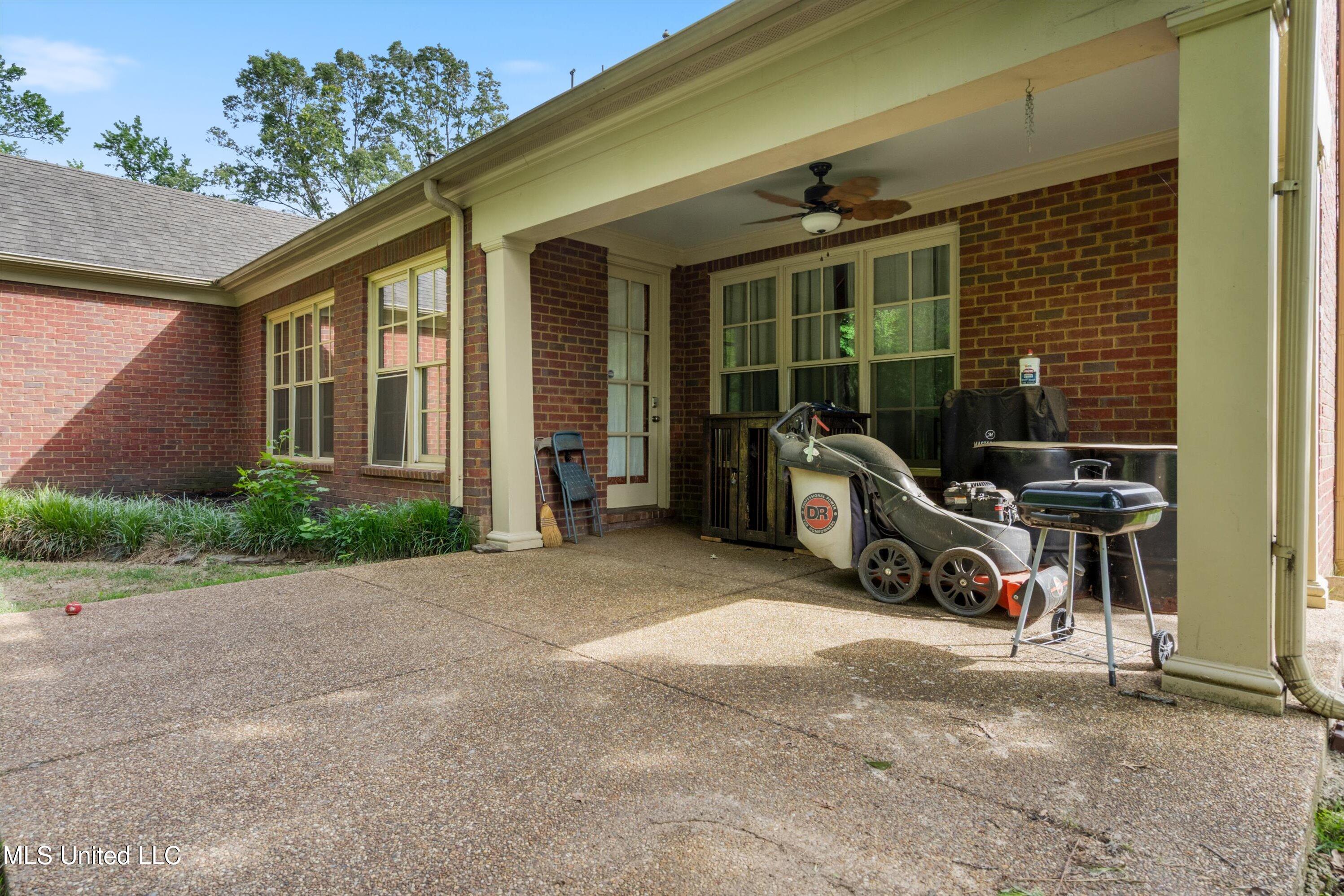 4788 Bon Jour Lane, Nesbit, Mississippi image 36