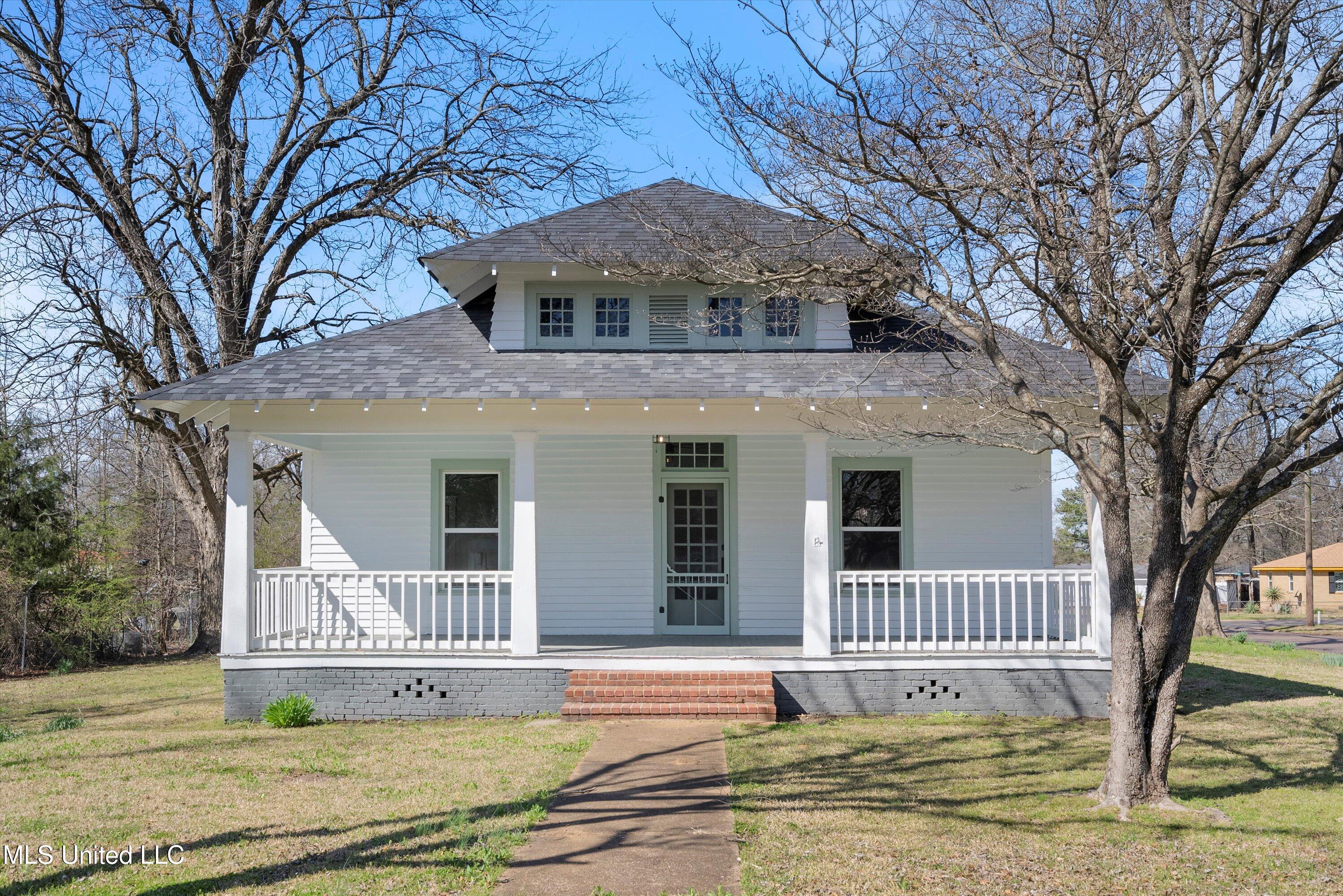 211 Church Street, Como, Mississippi image 1