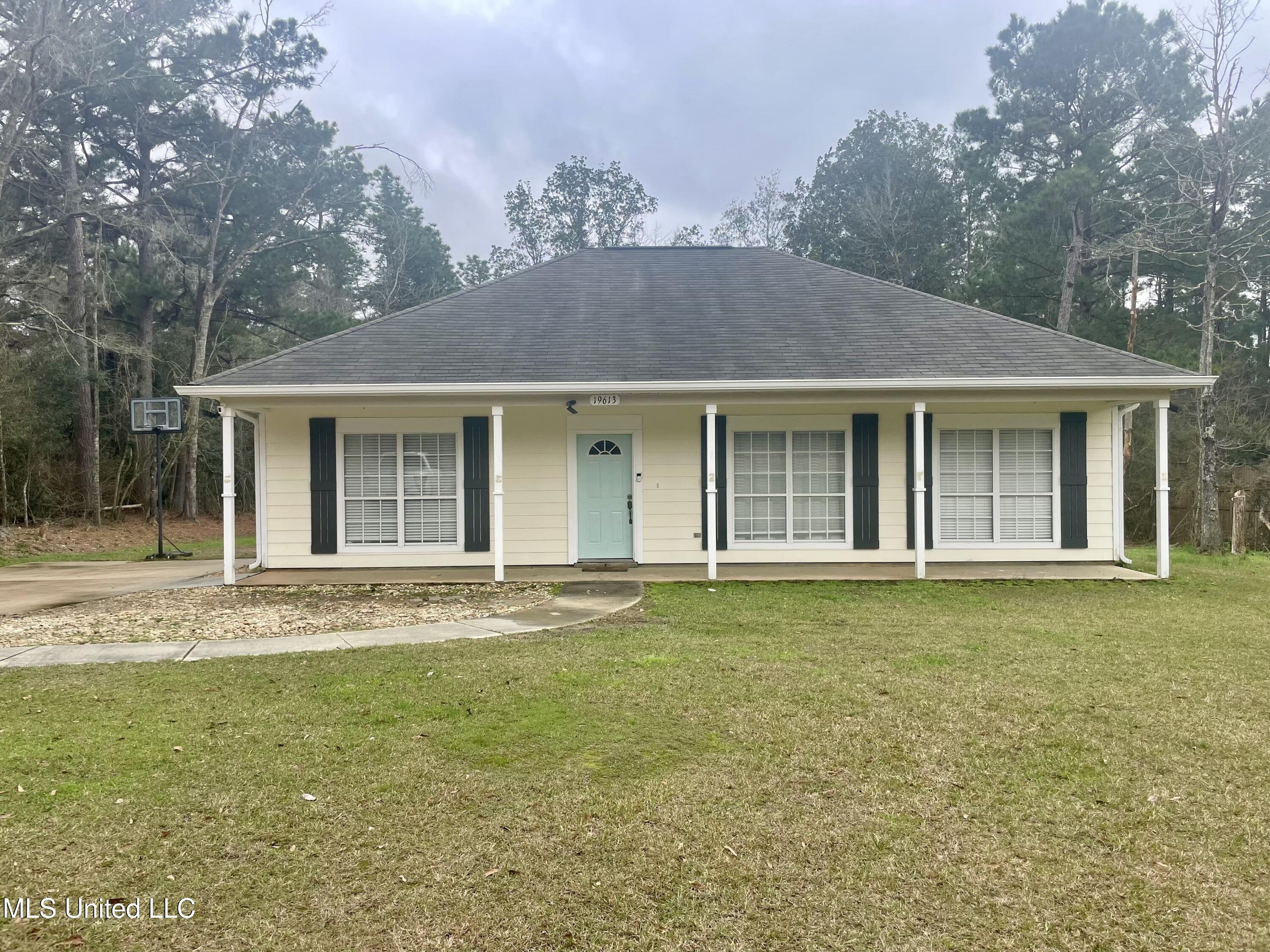 19613 W Wortham Road, Saucier, Mississippi image 1