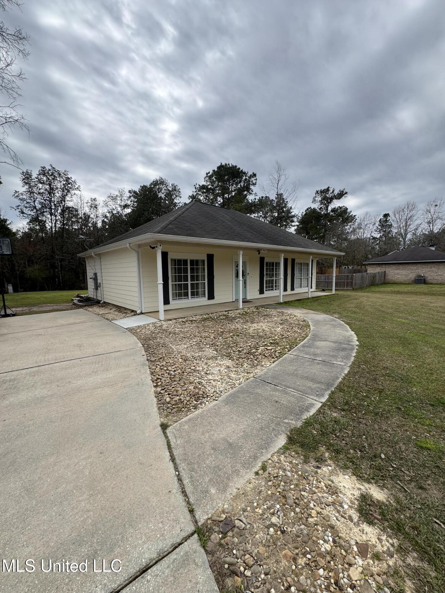 19613 W Wortham Road, Saucier, Mississippi image 3
