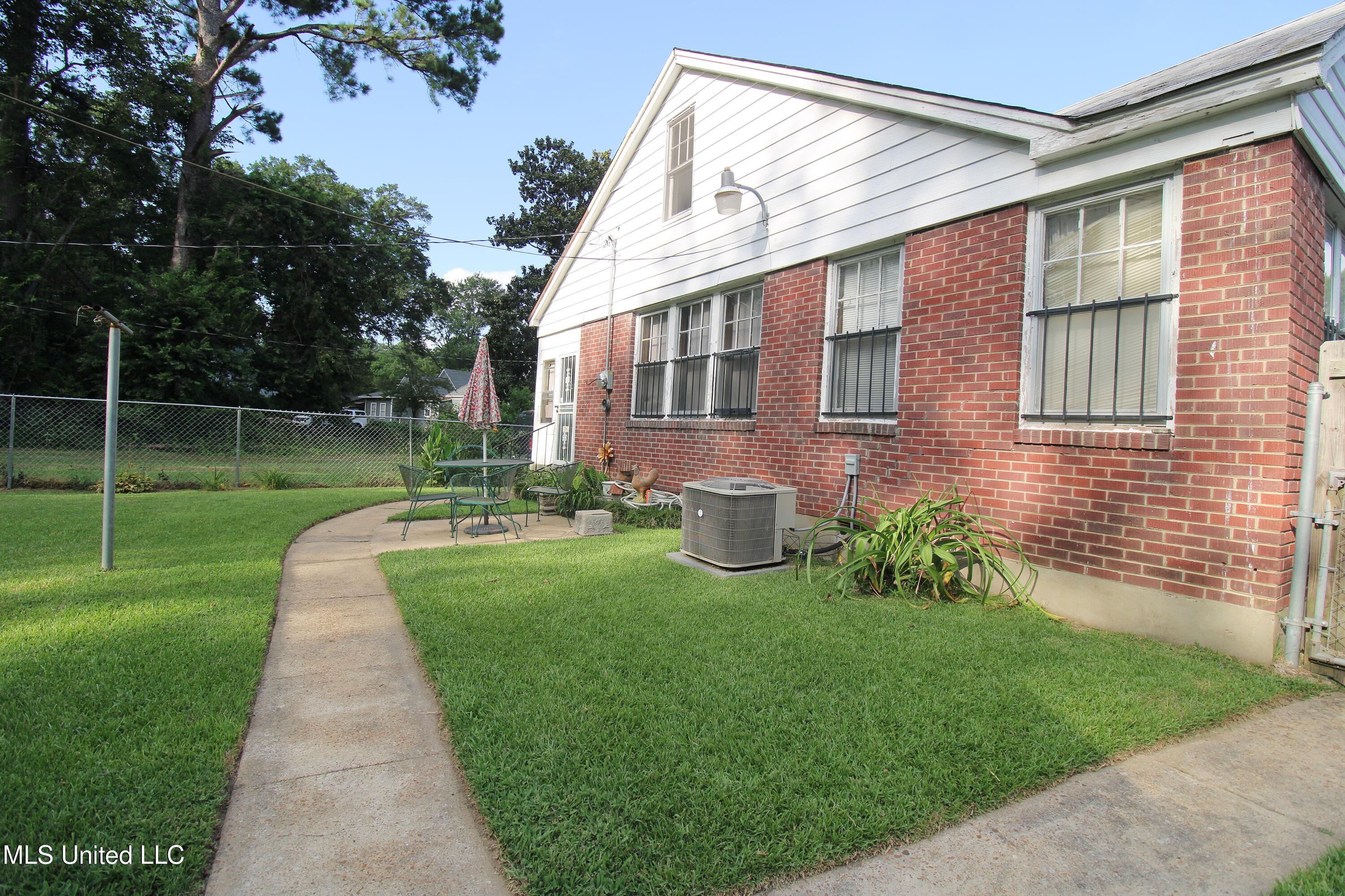 865 Fairfield Ave, Grenada, Mississippi image 3