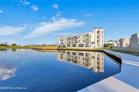 Condo For Sale - 1302 Magnolia Street<br/> Gulfport, MS 39507