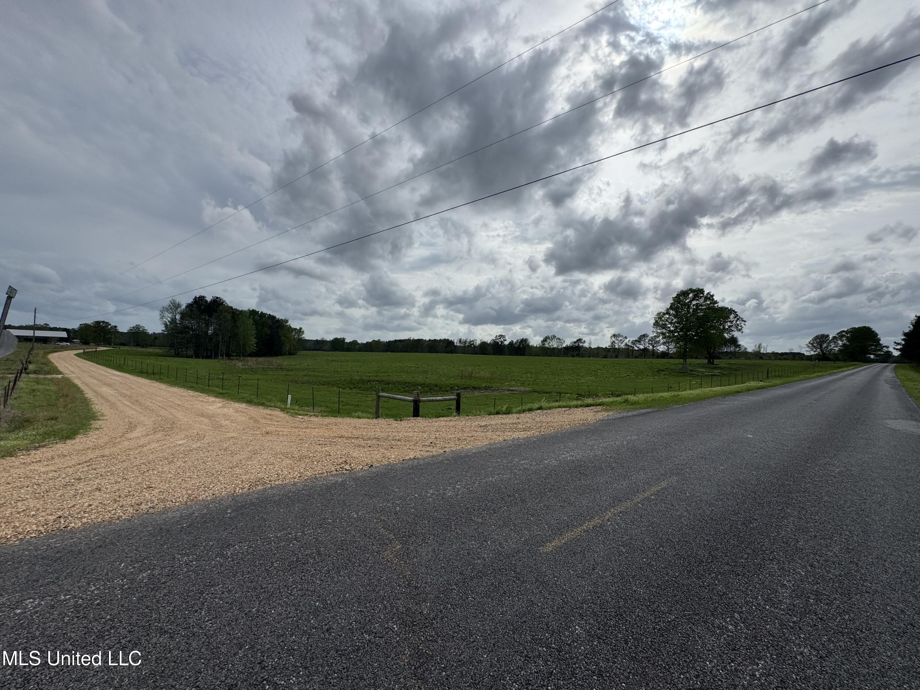 2451 SW Dalton Lane, Smithdale, Mississippi image 8