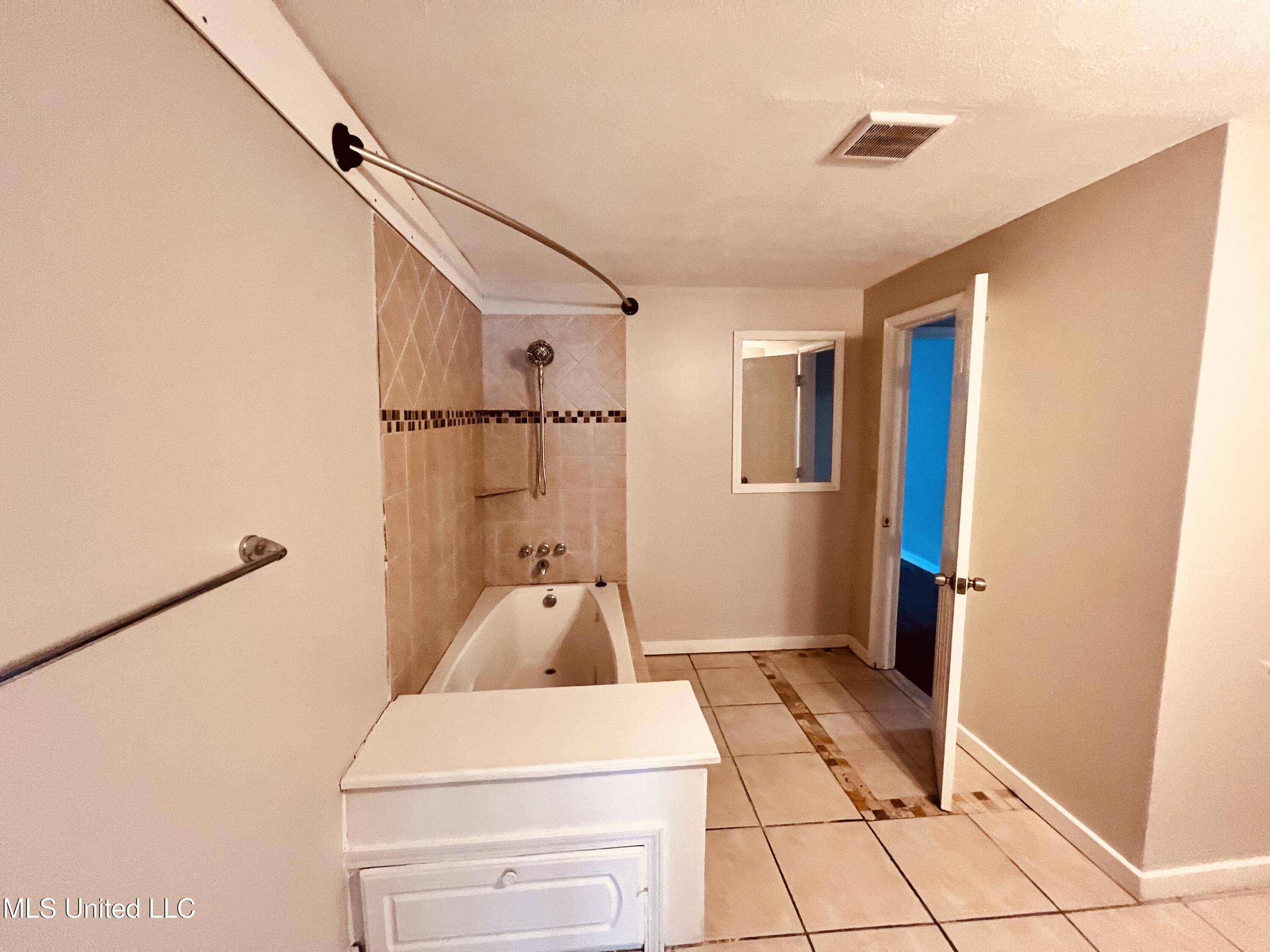 1332 Fernwood Drive, Jackson, Mississippi image 9