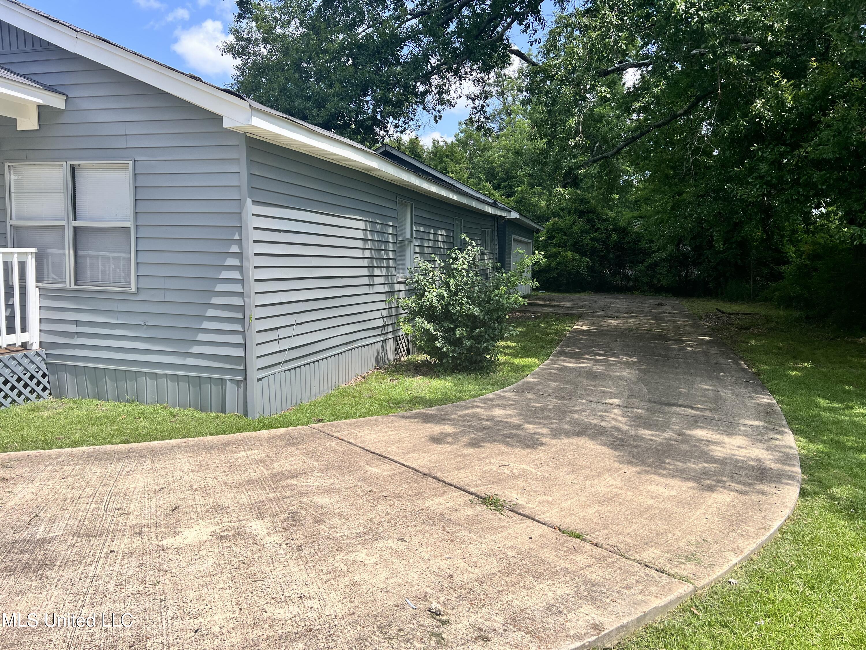 1332 Fernwood Drive, Jackson, Mississippi image 3