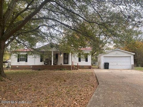 Homes For Sale - 869 Pine Tree Drive<br/> Senatobia, MS 38668