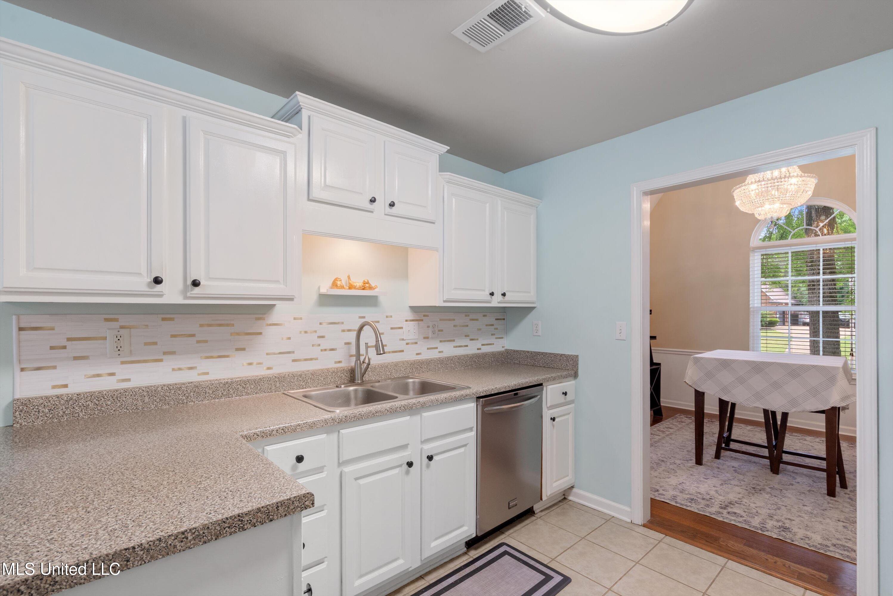 10210 Cypress Knee Drive, Olive Branch, Mississippi image 12