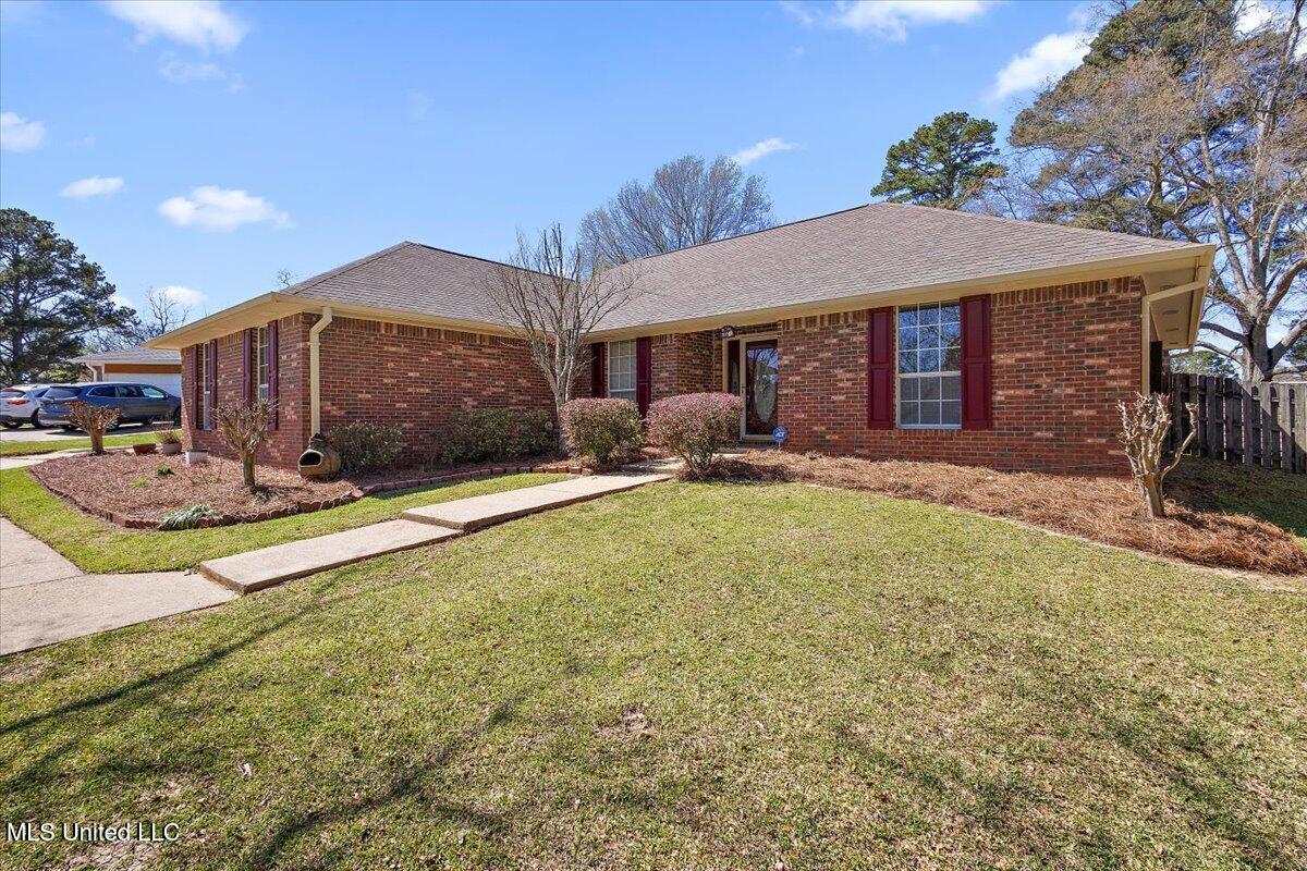 109 Shadow Creek Drive, Florence, Mississippi image 1