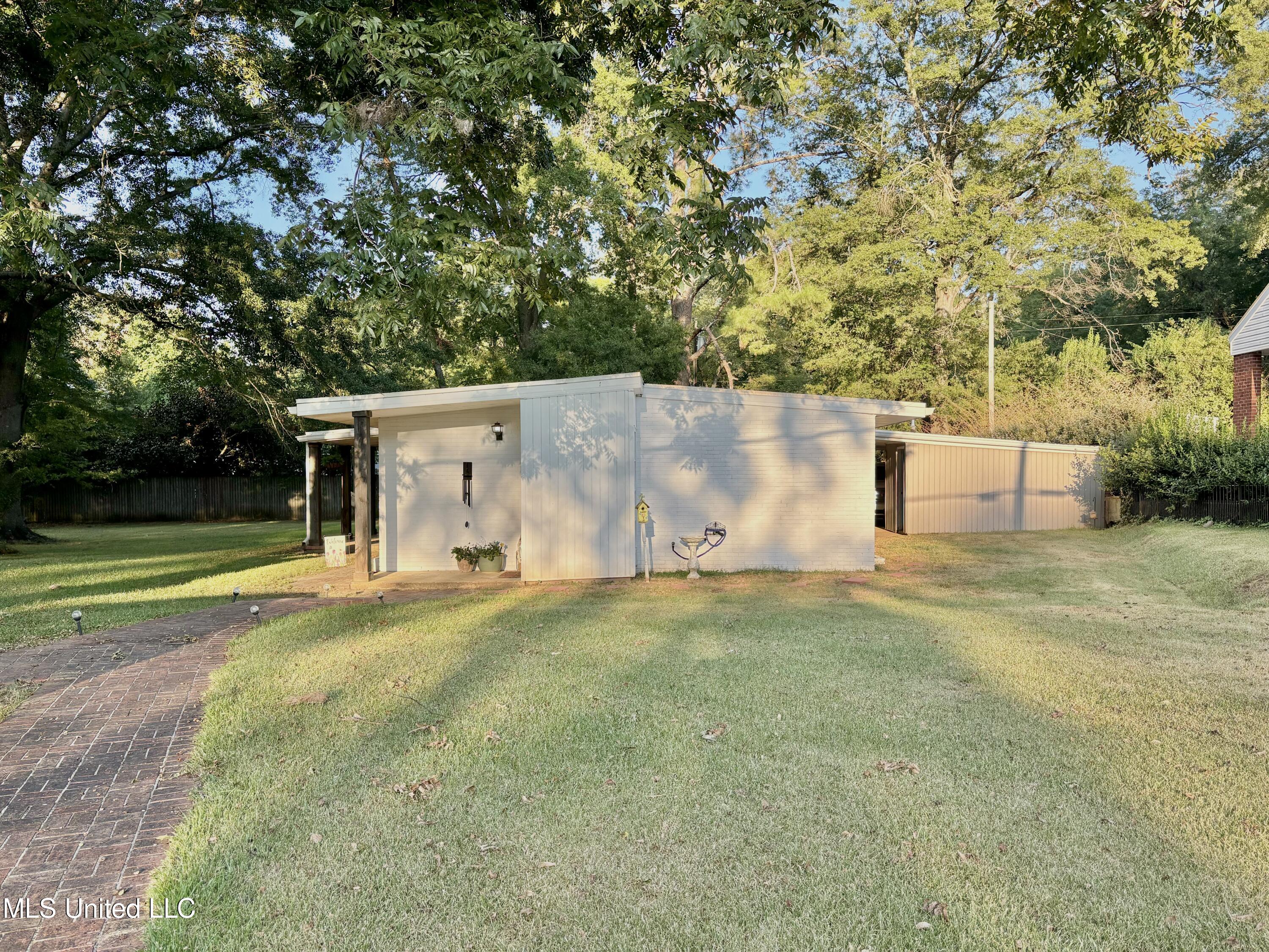 212 Sterling Avenue, Winona, Mississippi image 3