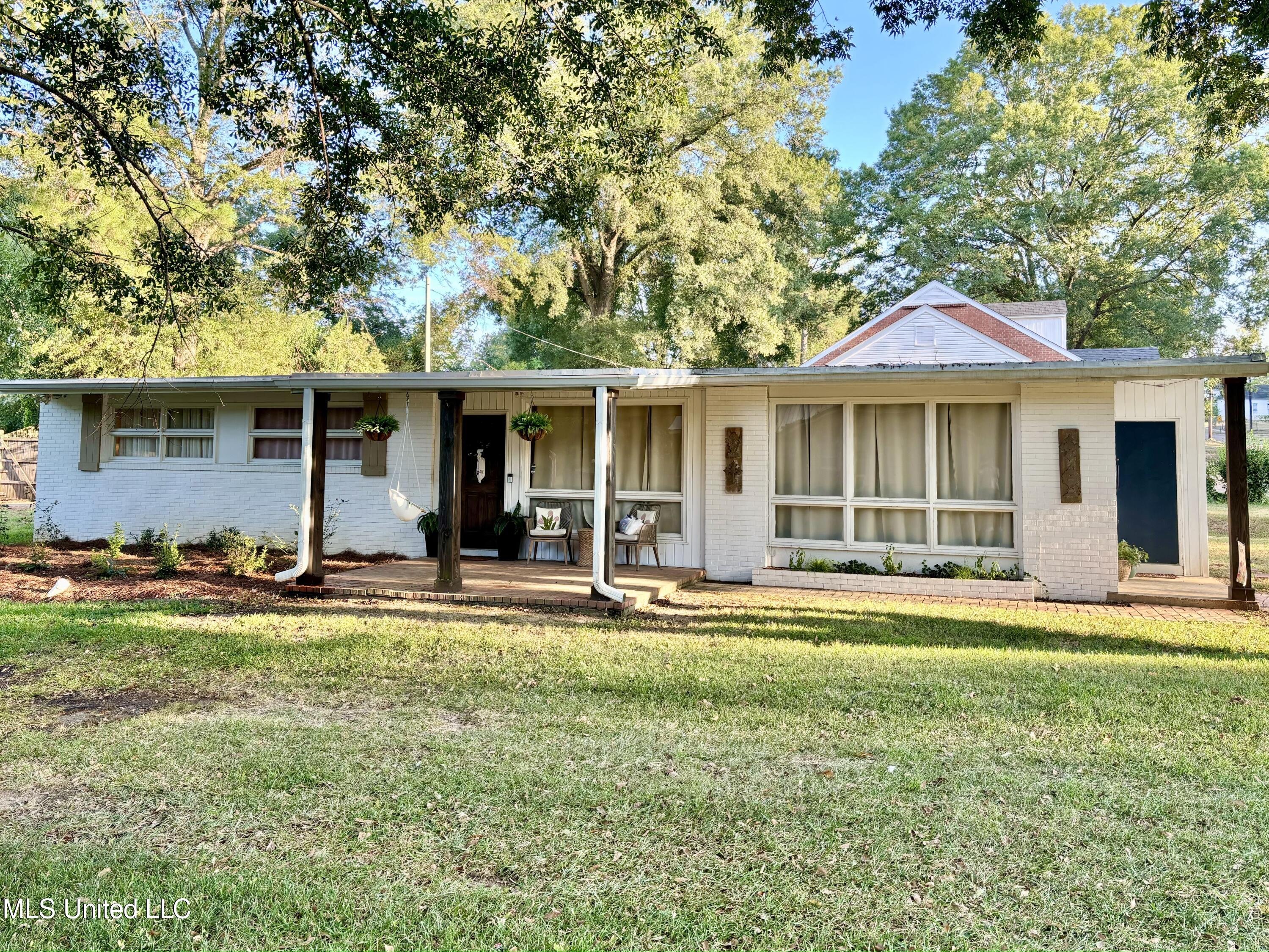 212 Sterling Avenue, Winona, Mississippi image 2