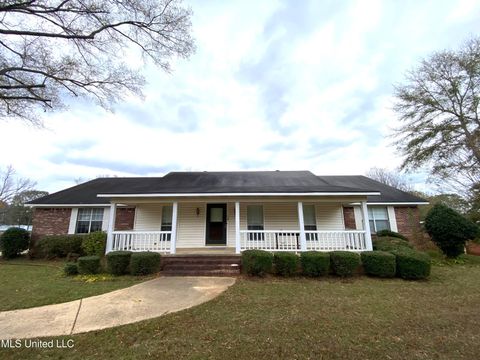 Homes For Sale - 124 Main Street<br/> Scott County, Sebastopol, MS 39359