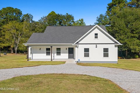 Homes For Sale - 19085 E Highland Drive<br/> Saucier, MS 39574