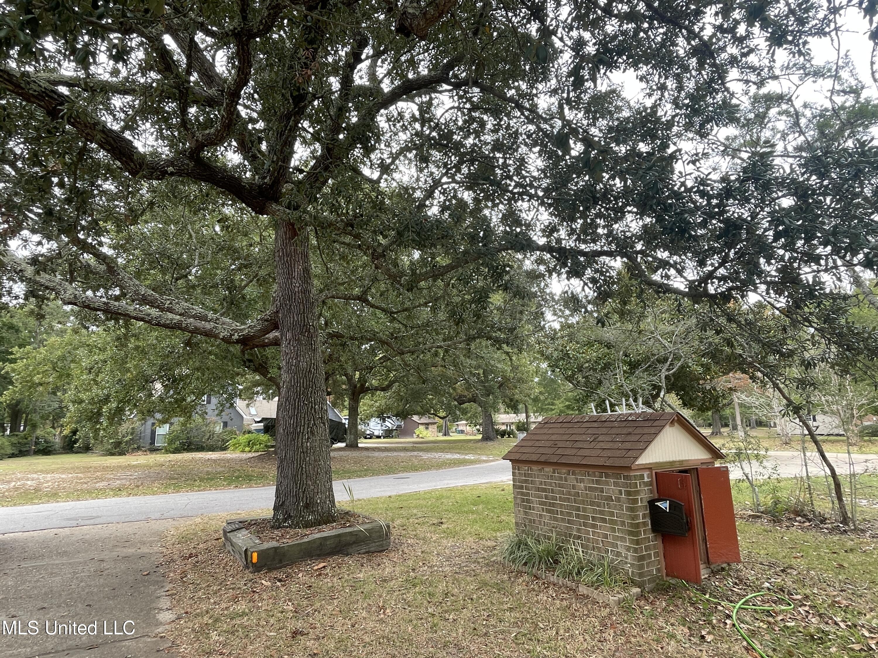 1517 Oak Leaf Circle, Gautier, Mississippi image 17