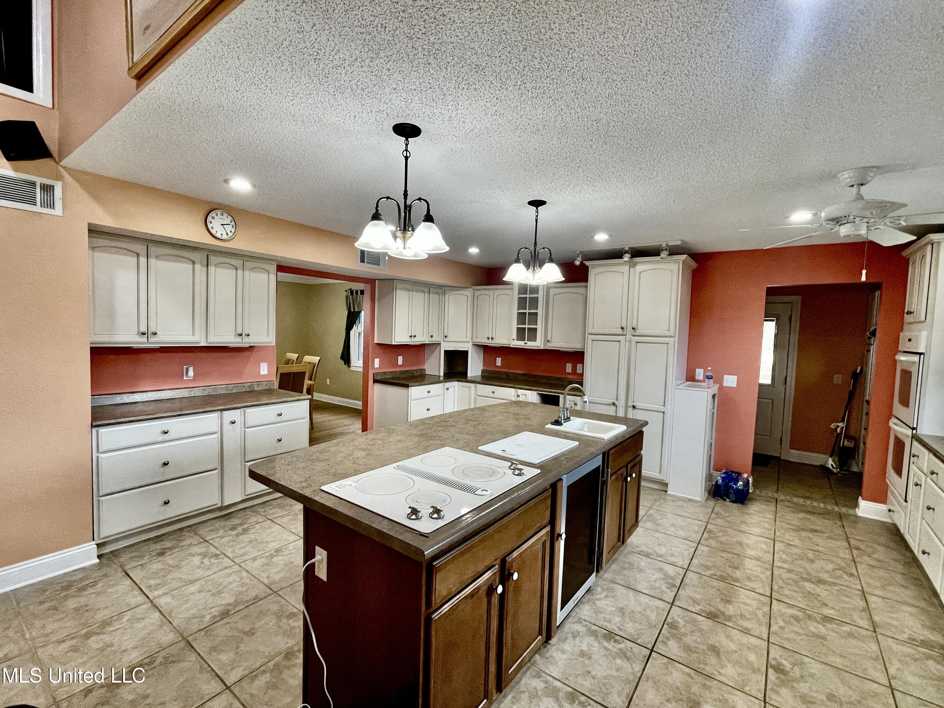 1517 Oak Leaf Circle, Gautier, Mississippi image 31