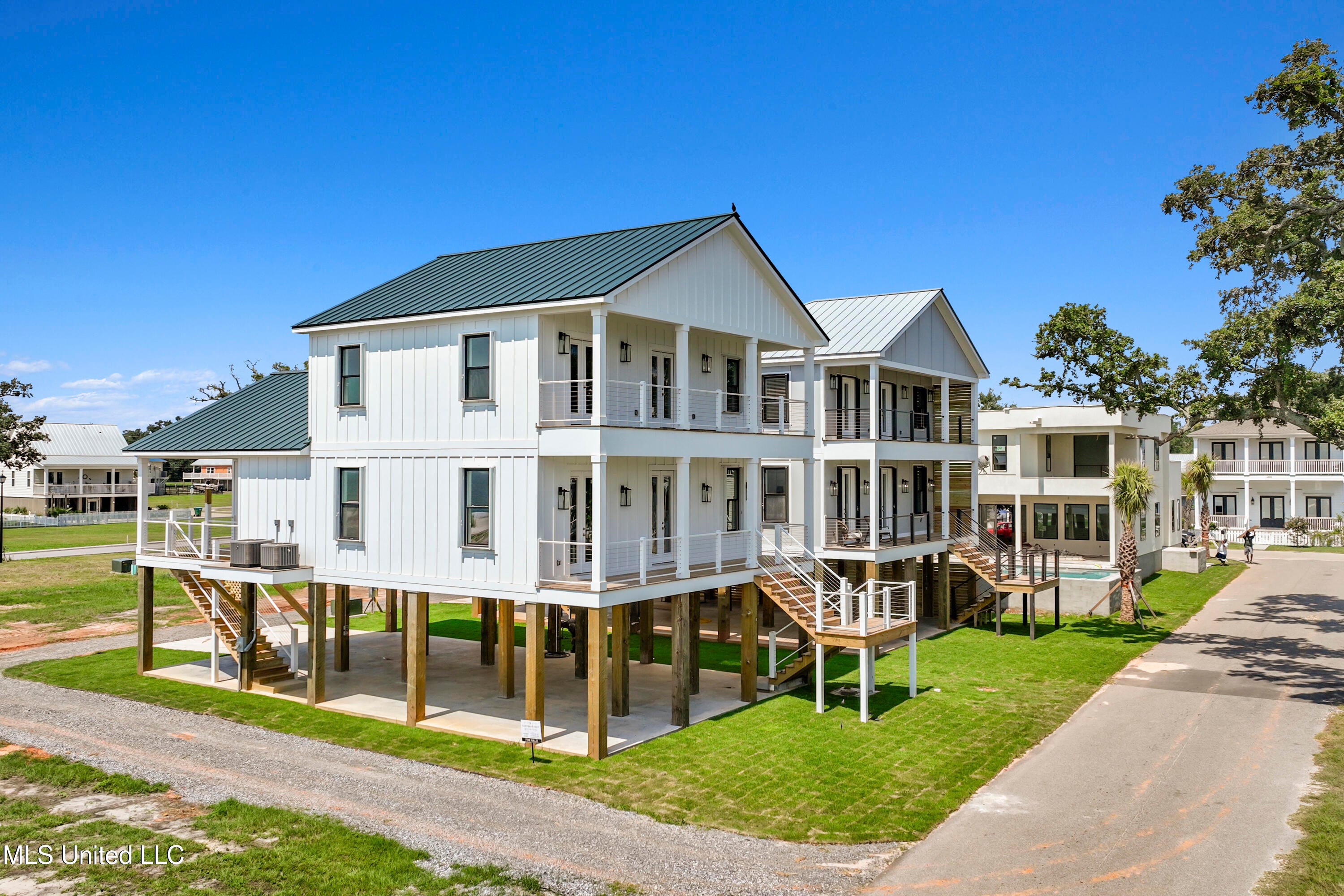567 Maria Avenue - Photo 4