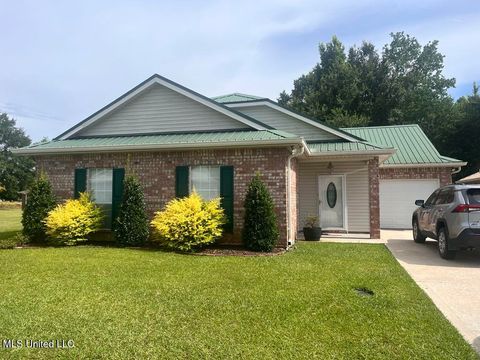Homes For Sale - 206 Teddy Lane<br/> Picayune, MS 39466