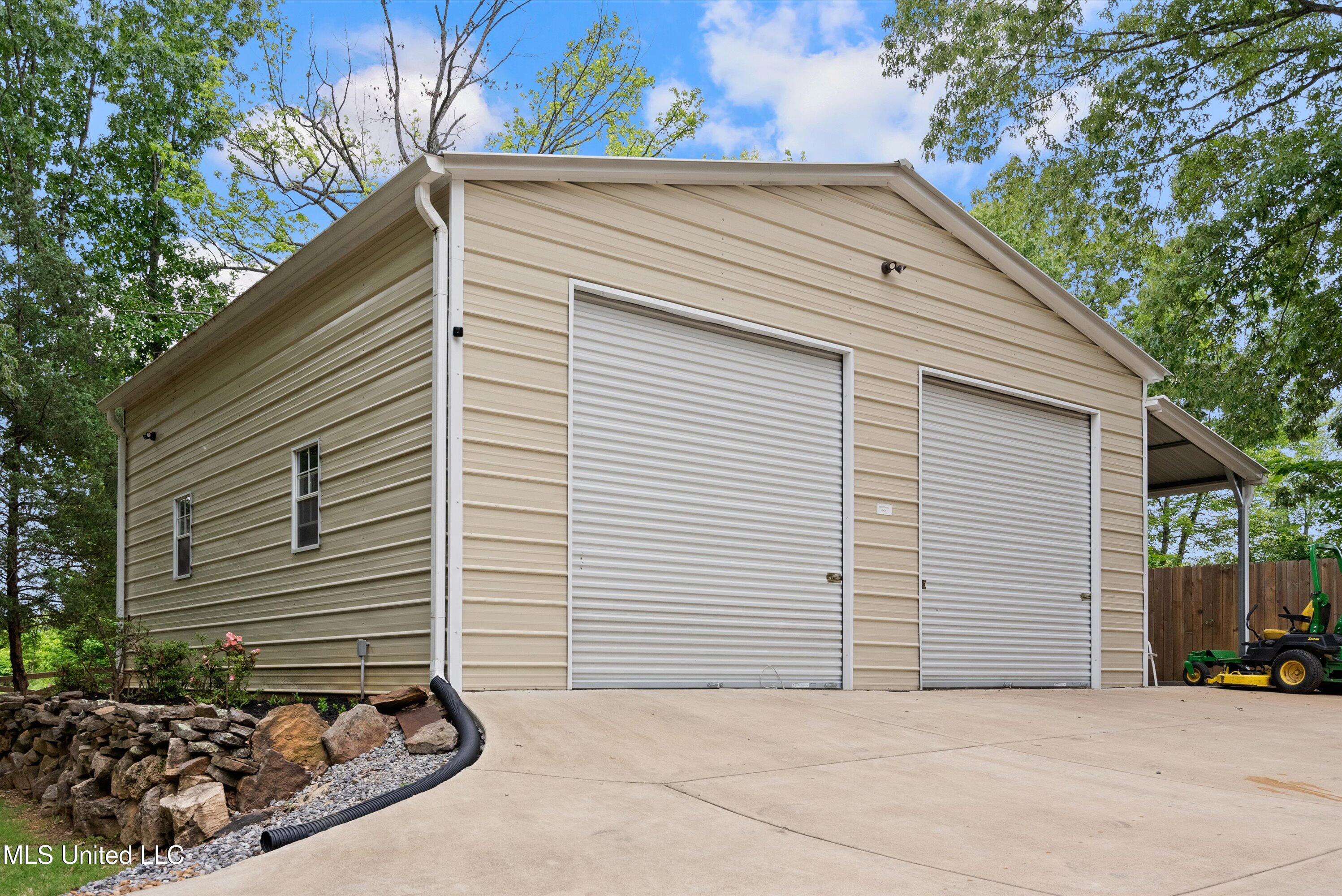 6880 Autumn Oaks Drive, Olive Branch, Mississippi image 4