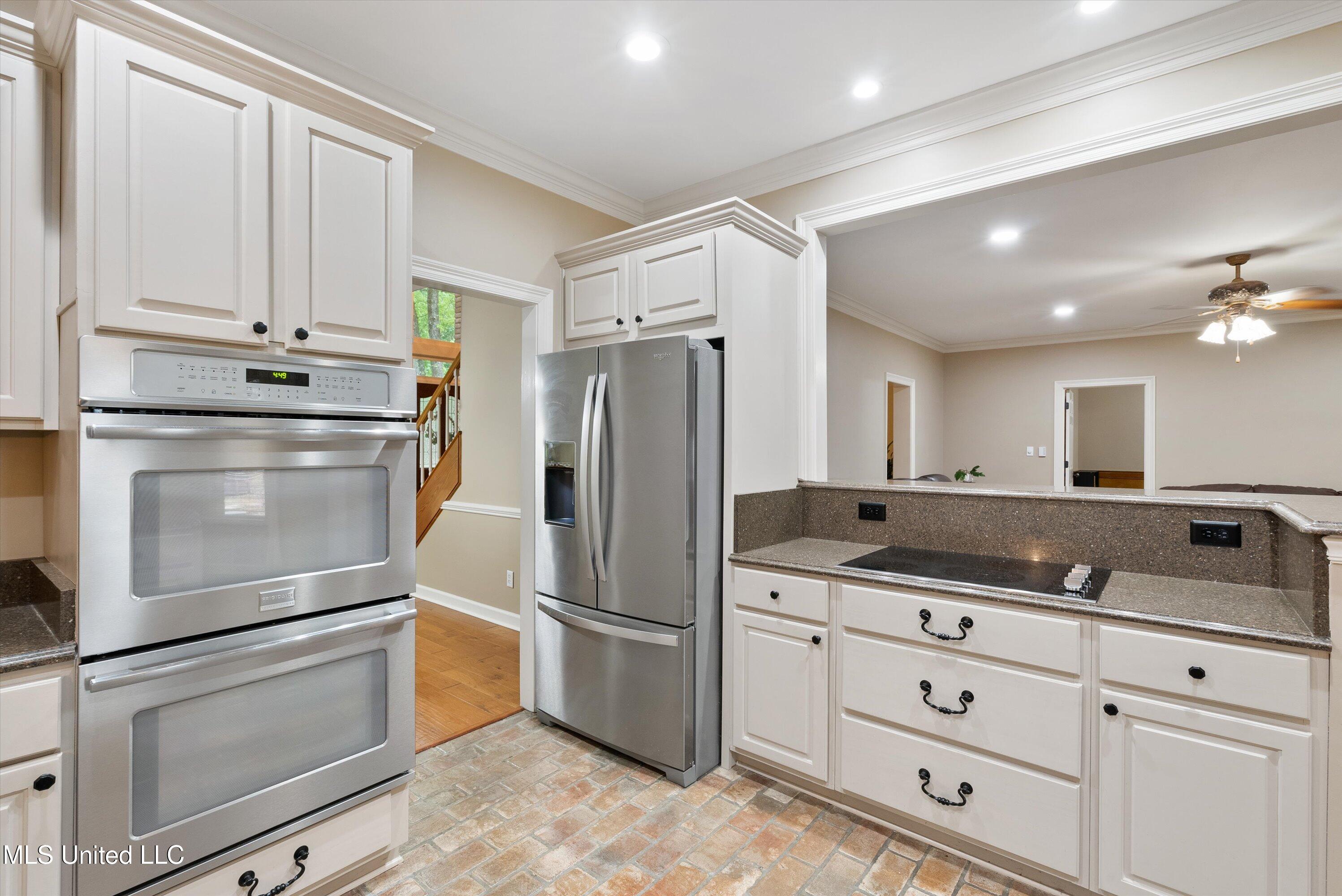 6880 Autumn Oaks Drive, Olive Branch, Mississippi image 14