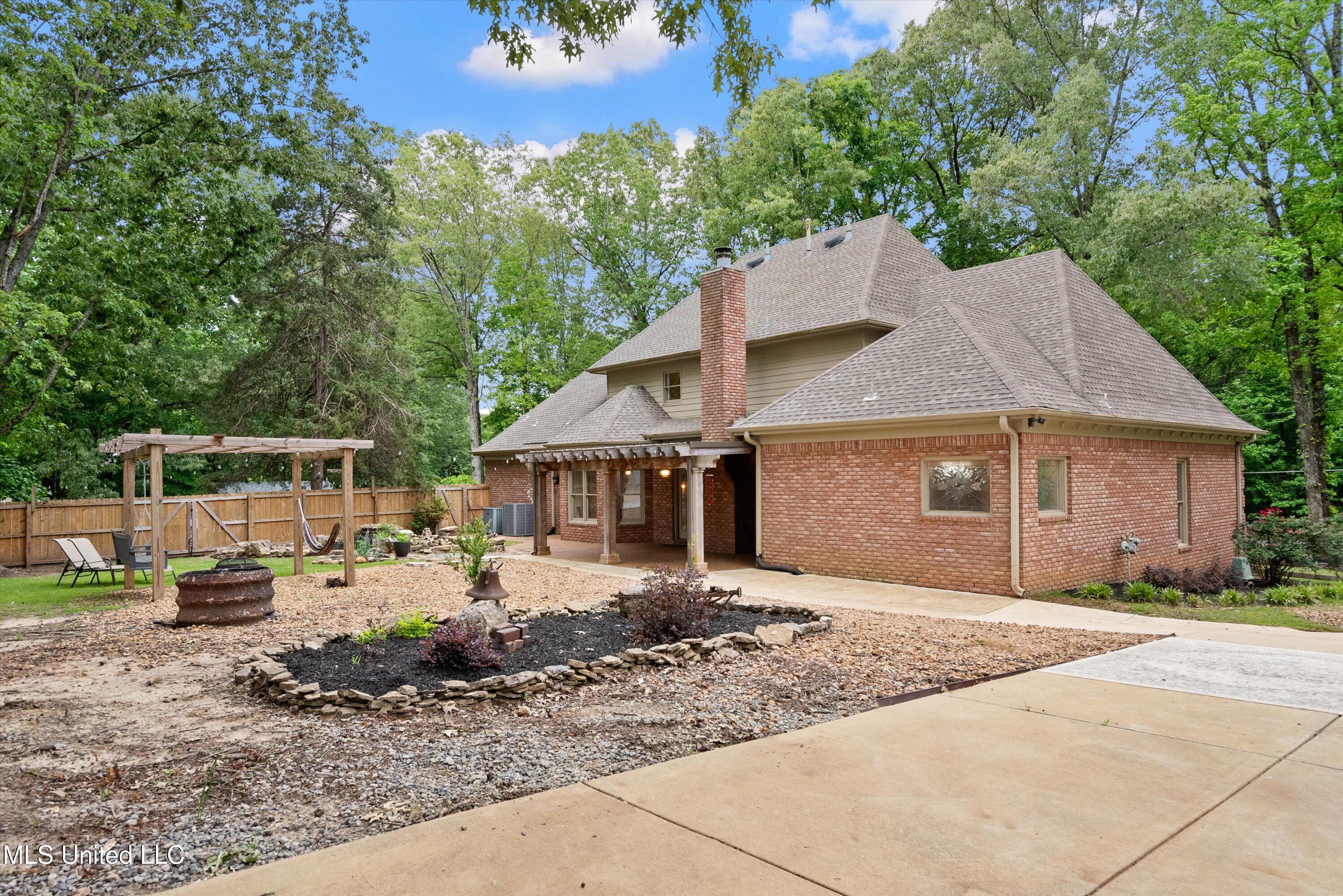 6880 Autumn Oaks Drive, Olive Branch, Mississippi image 5
