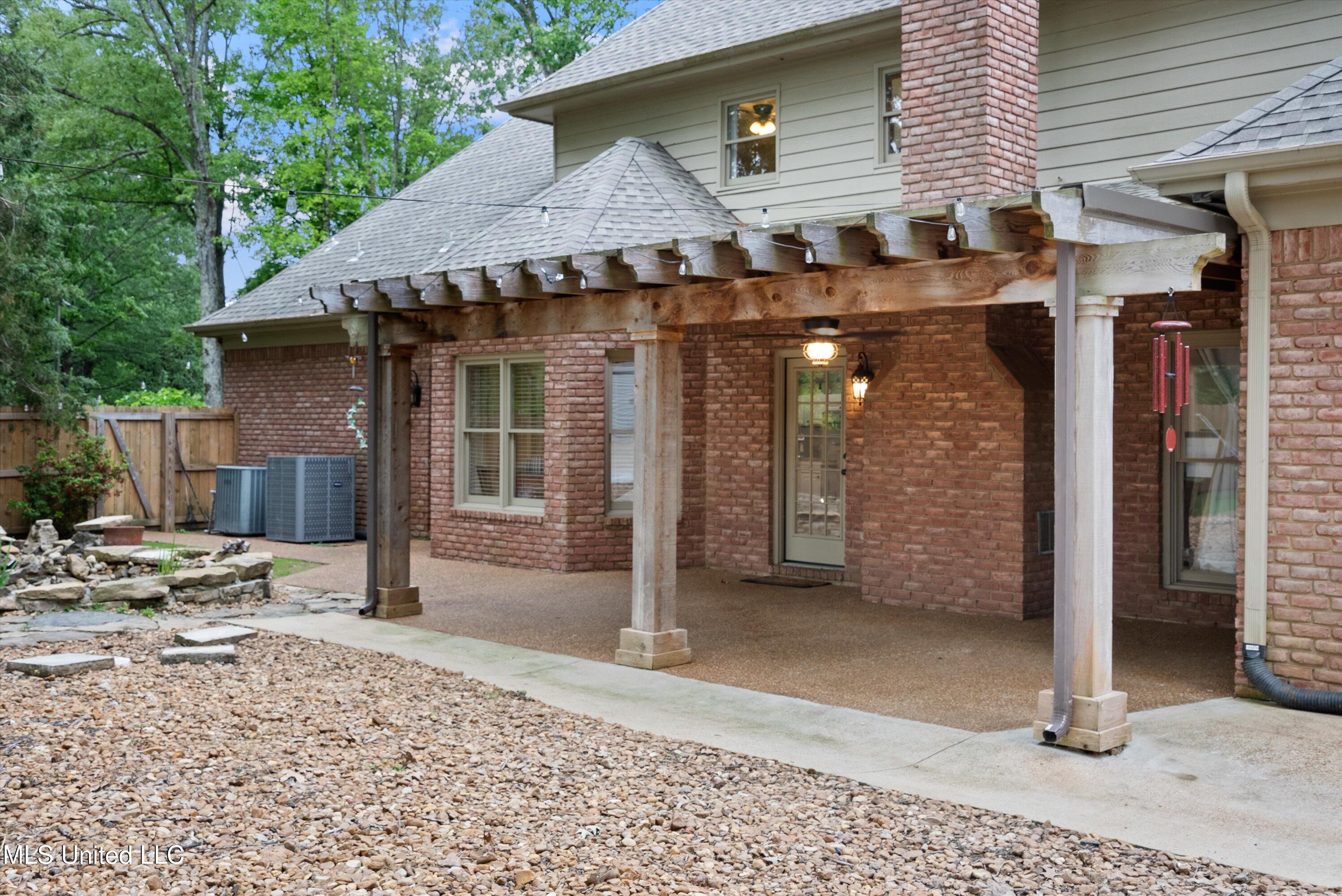6880 Autumn Oaks Drive, Olive Branch, Mississippi image 40