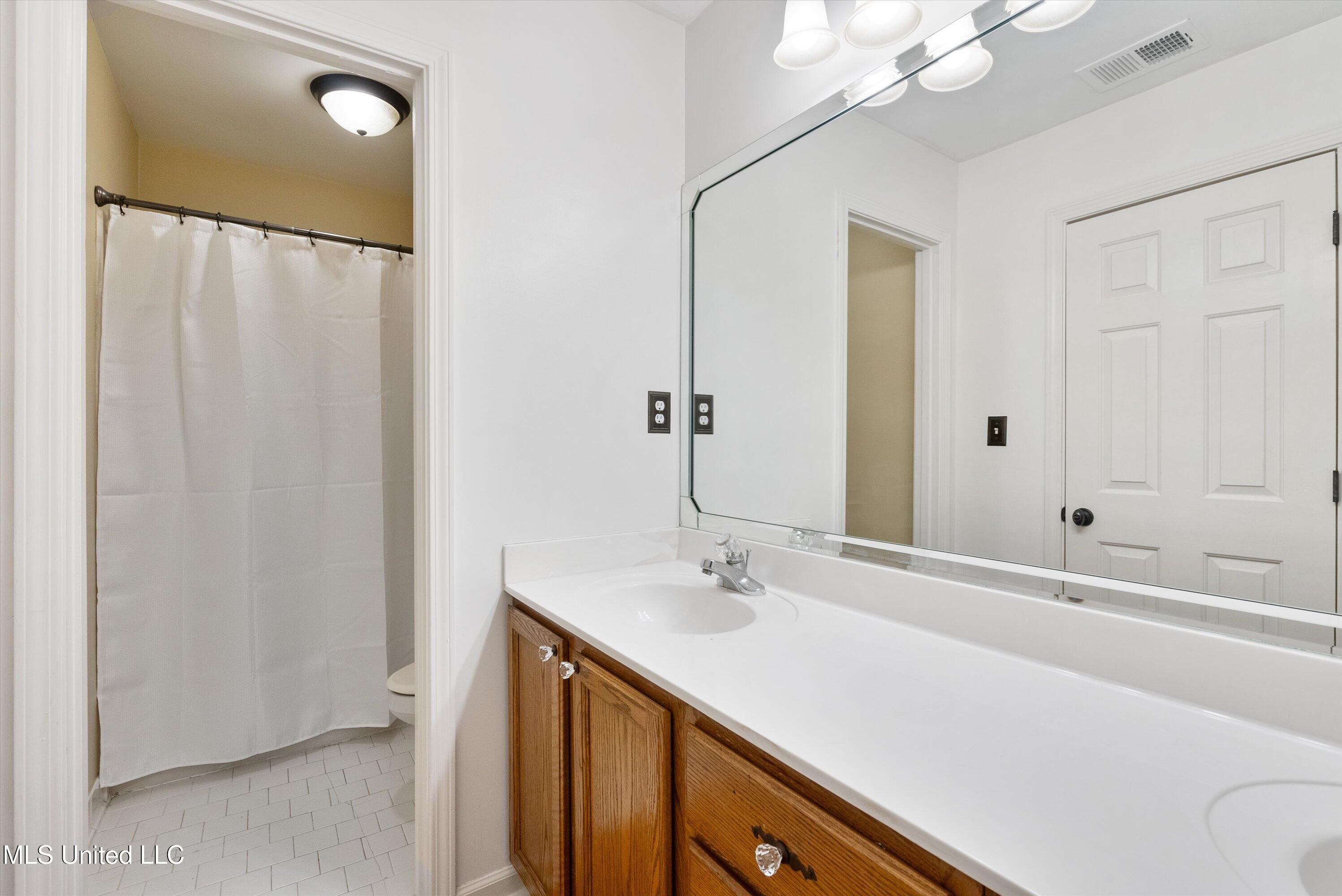 6880 Autumn Oaks Drive, Olive Branch, Mississippi image 33