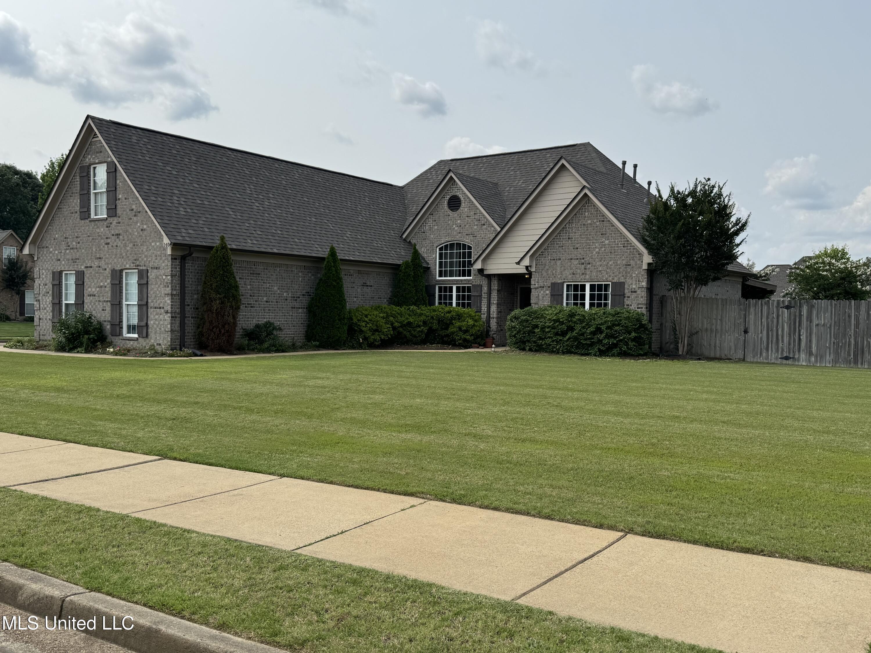 1406 Koby Lane, Hernando, Mississippi image 2