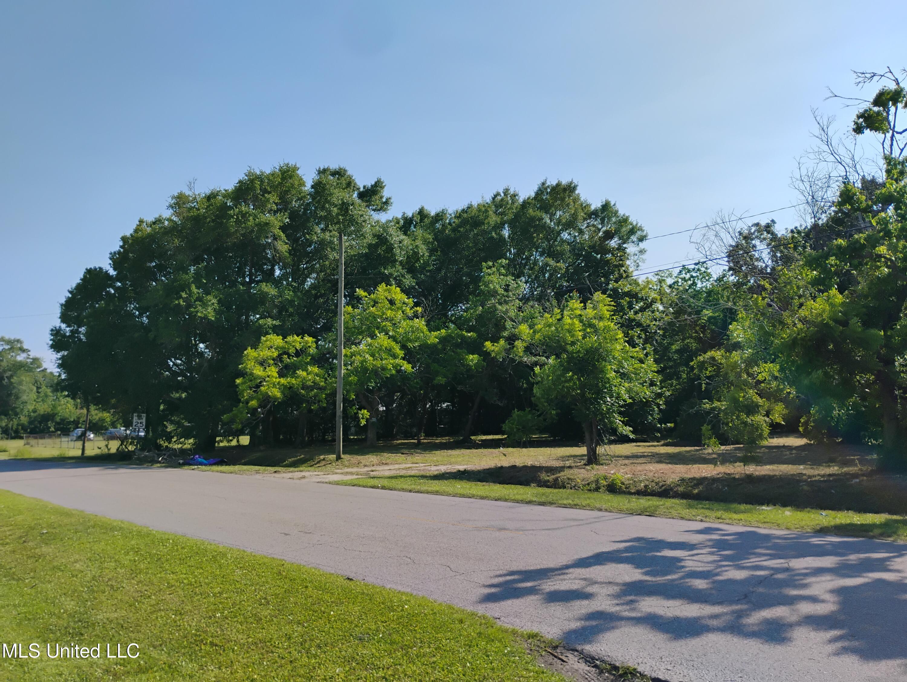 2001 30th Street, Gulfport, Mississippi image 3