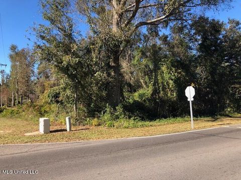 Vacant Land For Sale - 660 Mauna Loa Drive<br/> Hancock County, Diamondhead, MS 39525