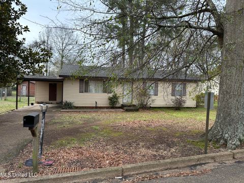 Apartment For Sale - 520 E Choctaw Street<br/> Magee, MS 39111