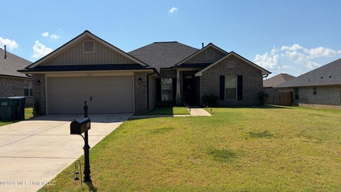 Homes For Sale - 1687 Grayce Drive<br/> Desoto County, Southaven, MS 38671