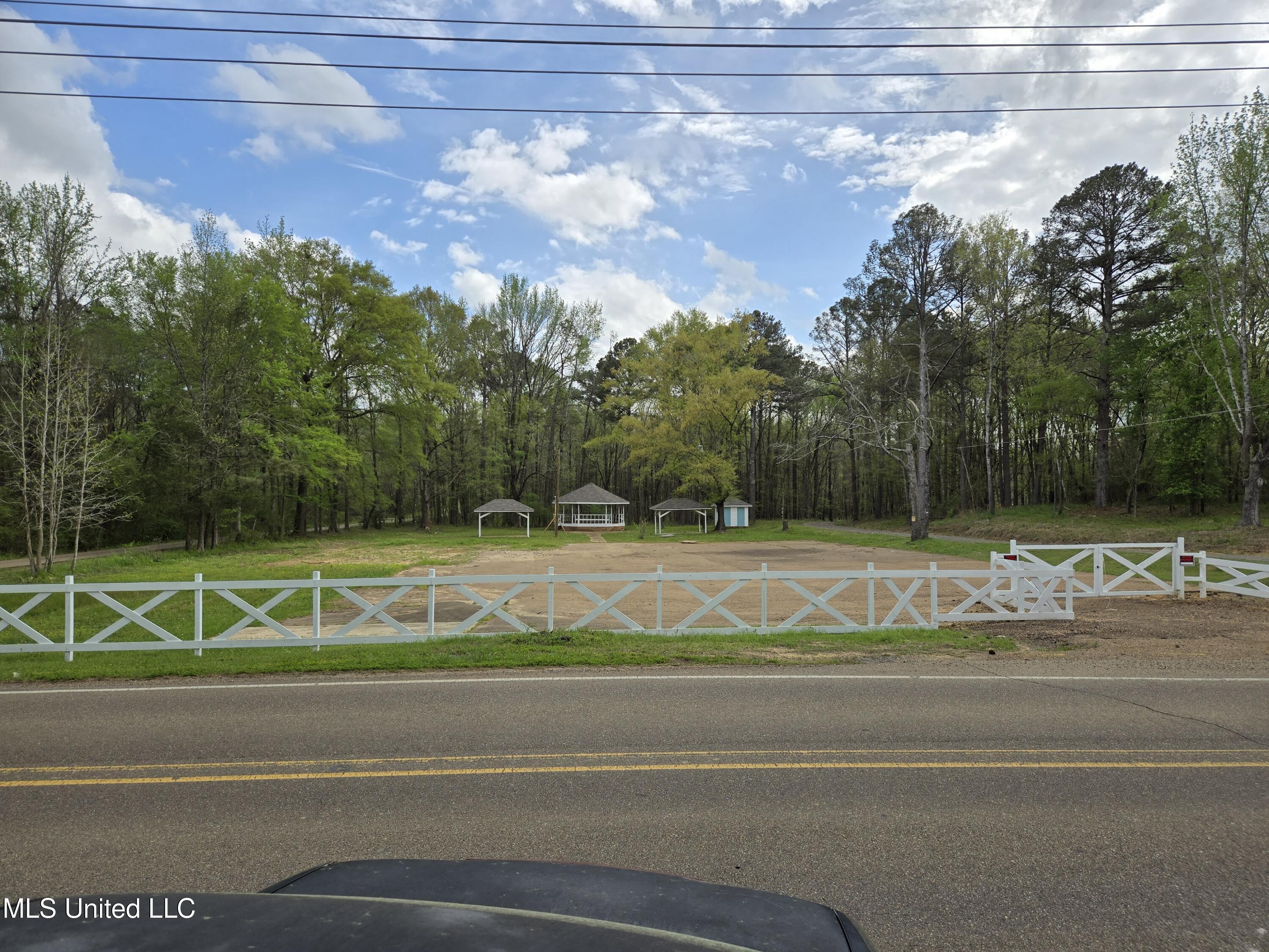 207 Lake Castle Road, Ridgeland, Mississippi image 4